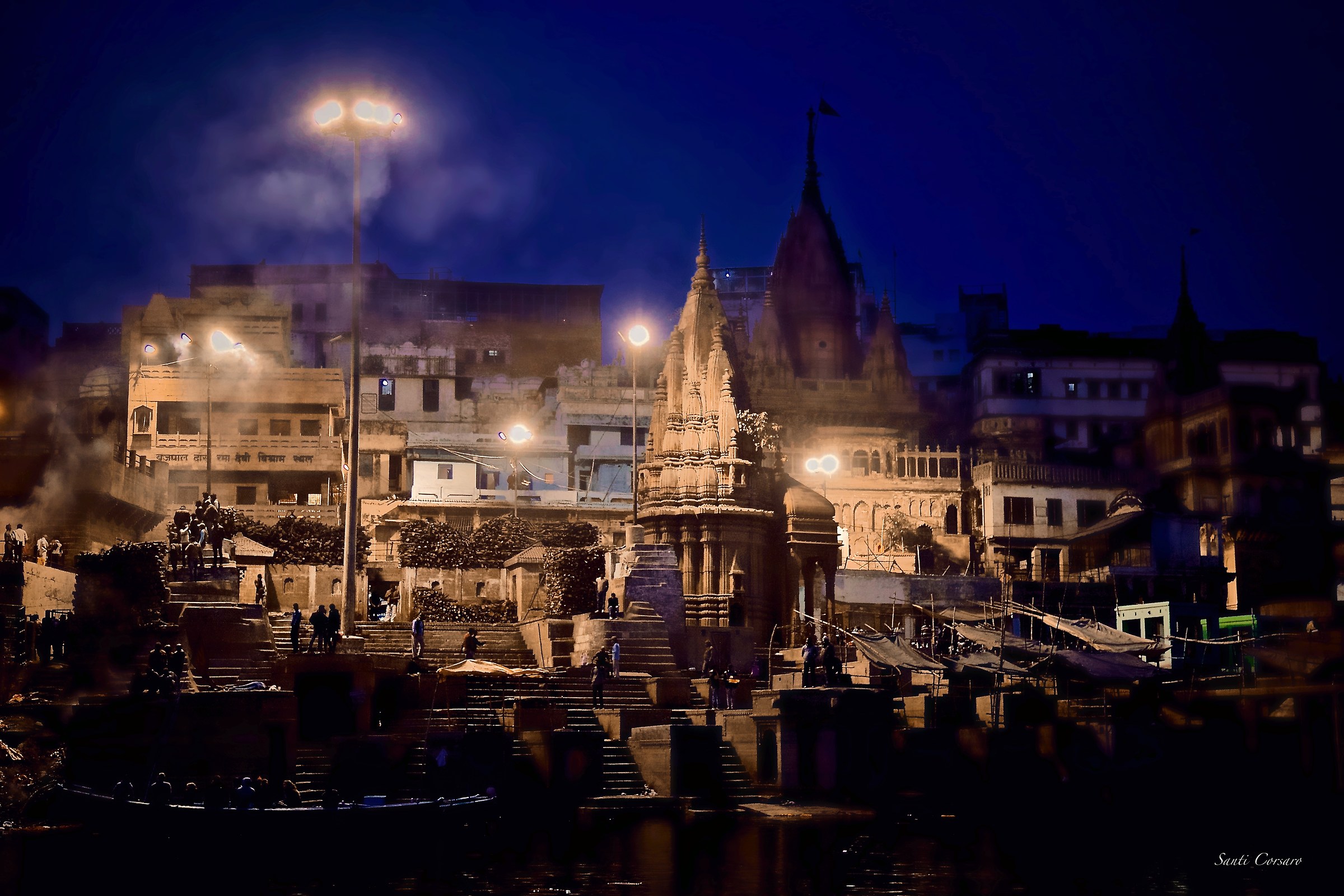 Varanasi. Notturno dal Gange