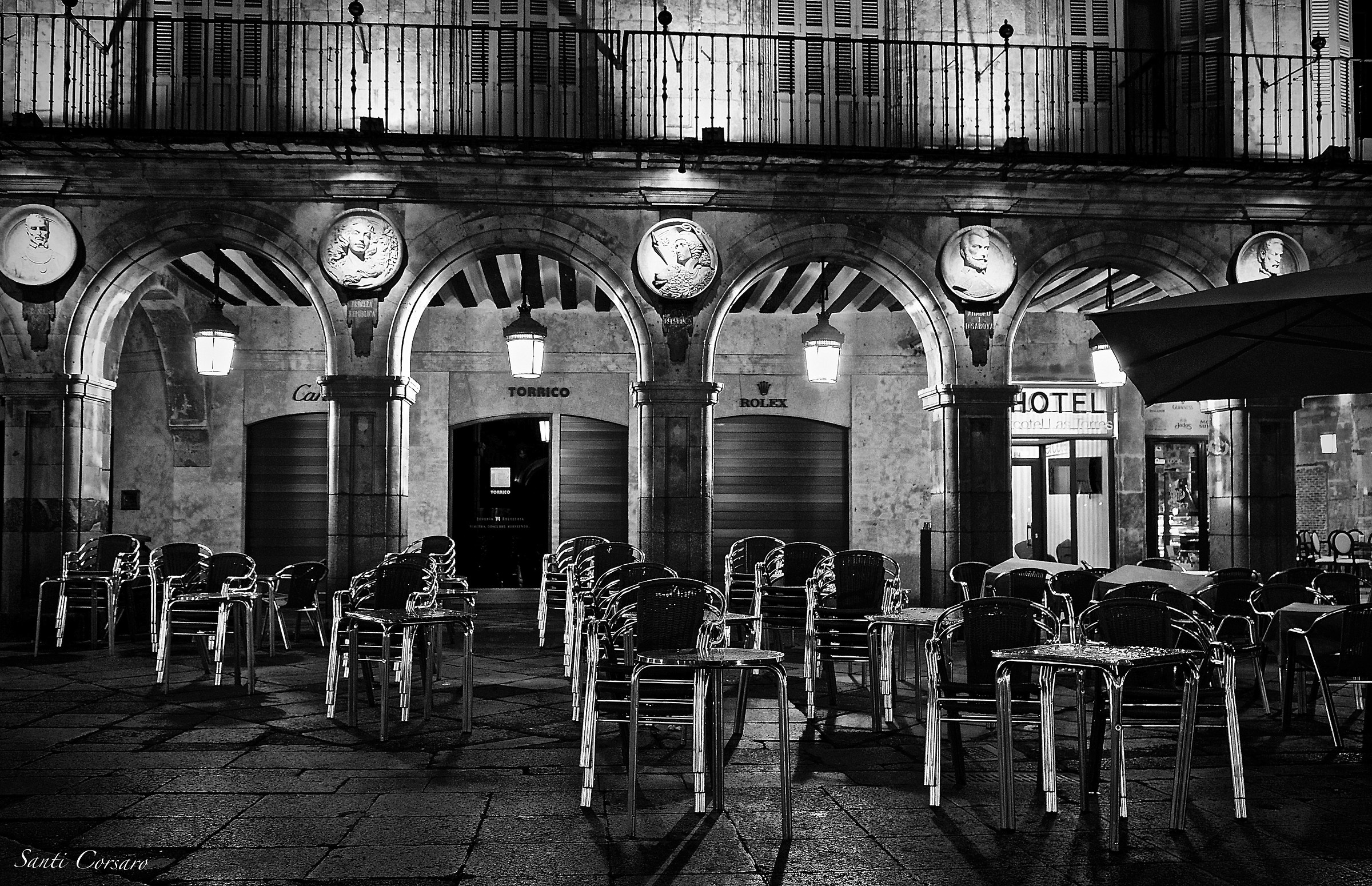 Si spengono le luci di quell'ultimo caffè....