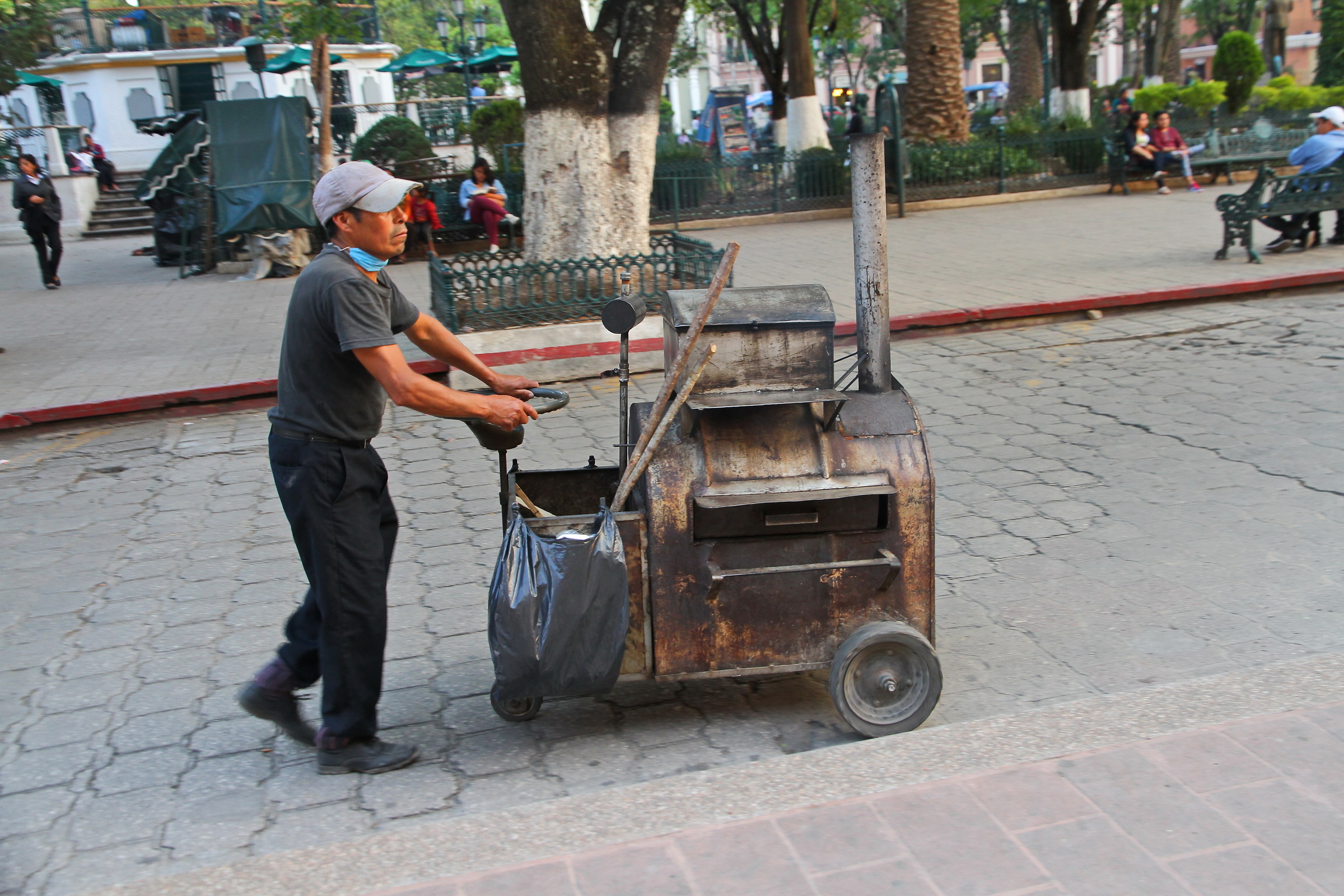 San Cristobal: Garbage-burning sweeper