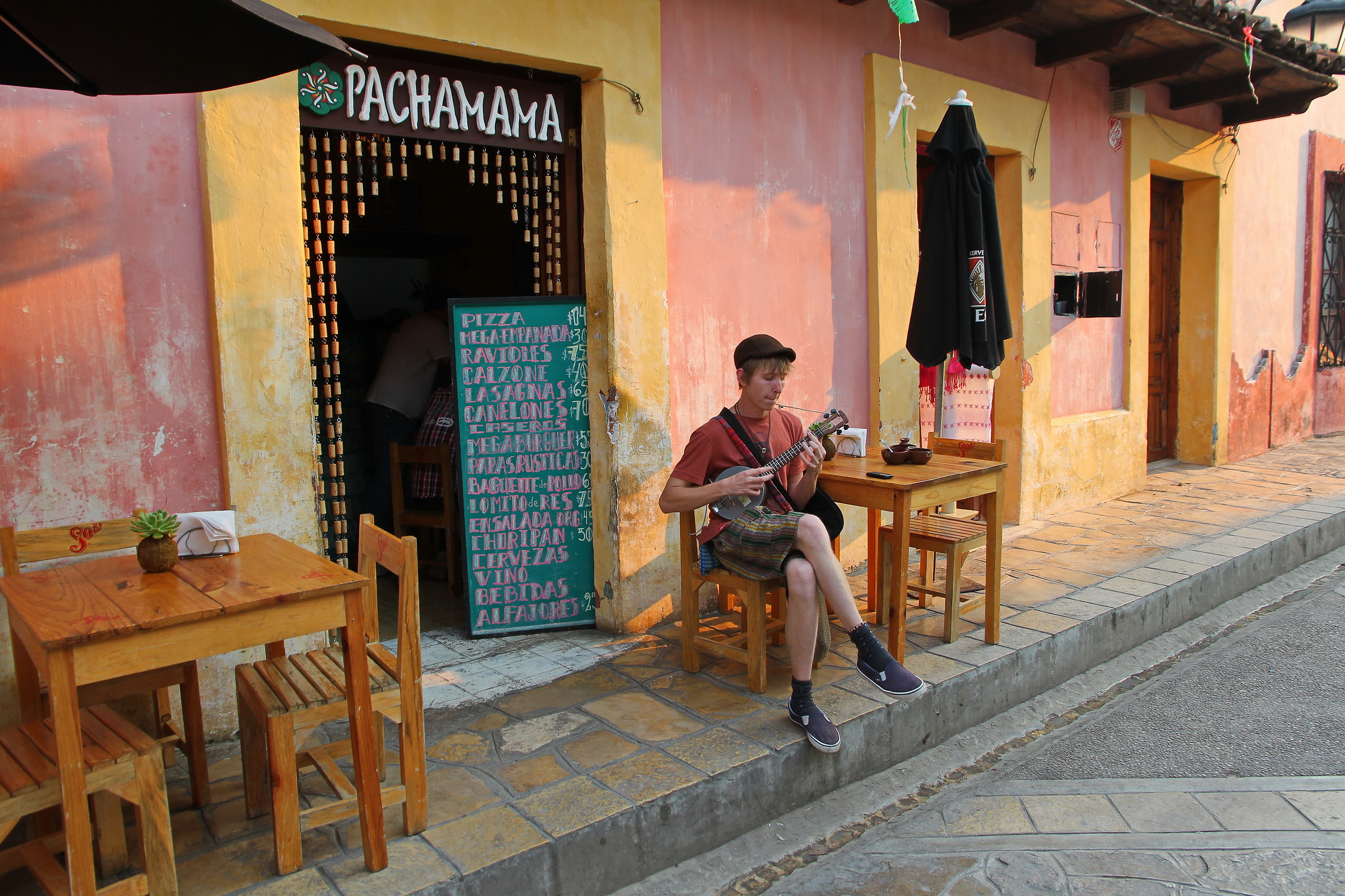 San Cristobal: Banjo player