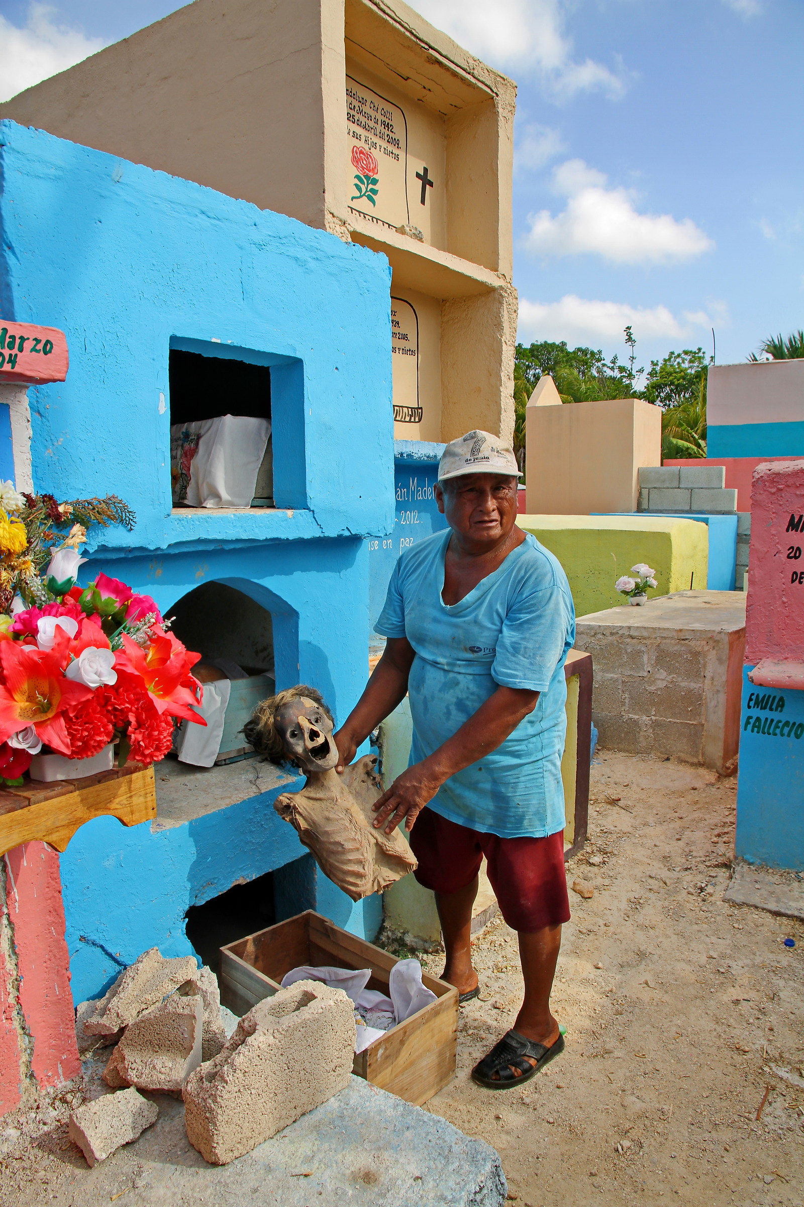 Cemeterio de Pomuch: Corpse display