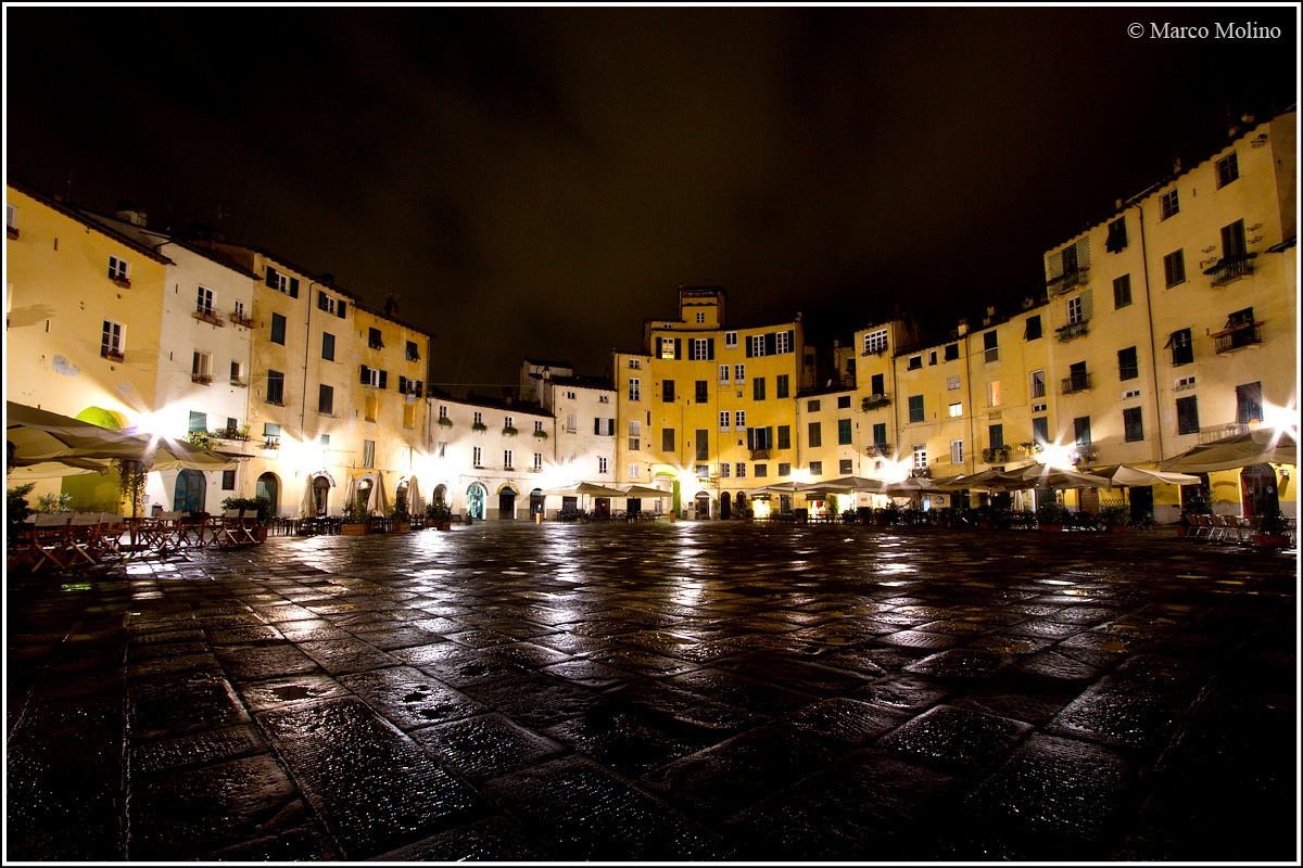 Lucca, Piazza Anfiteatro