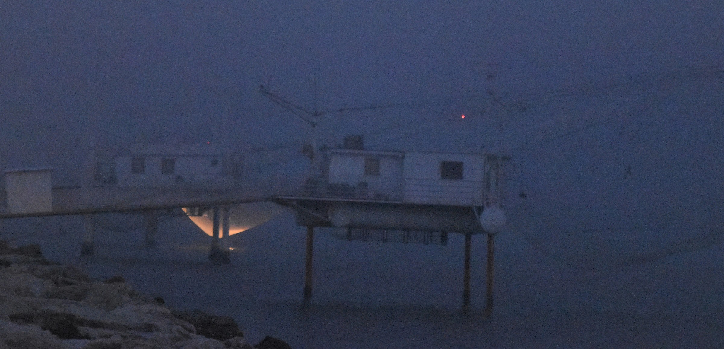 tra la nebbia ..nella rete ho catturato la luce
