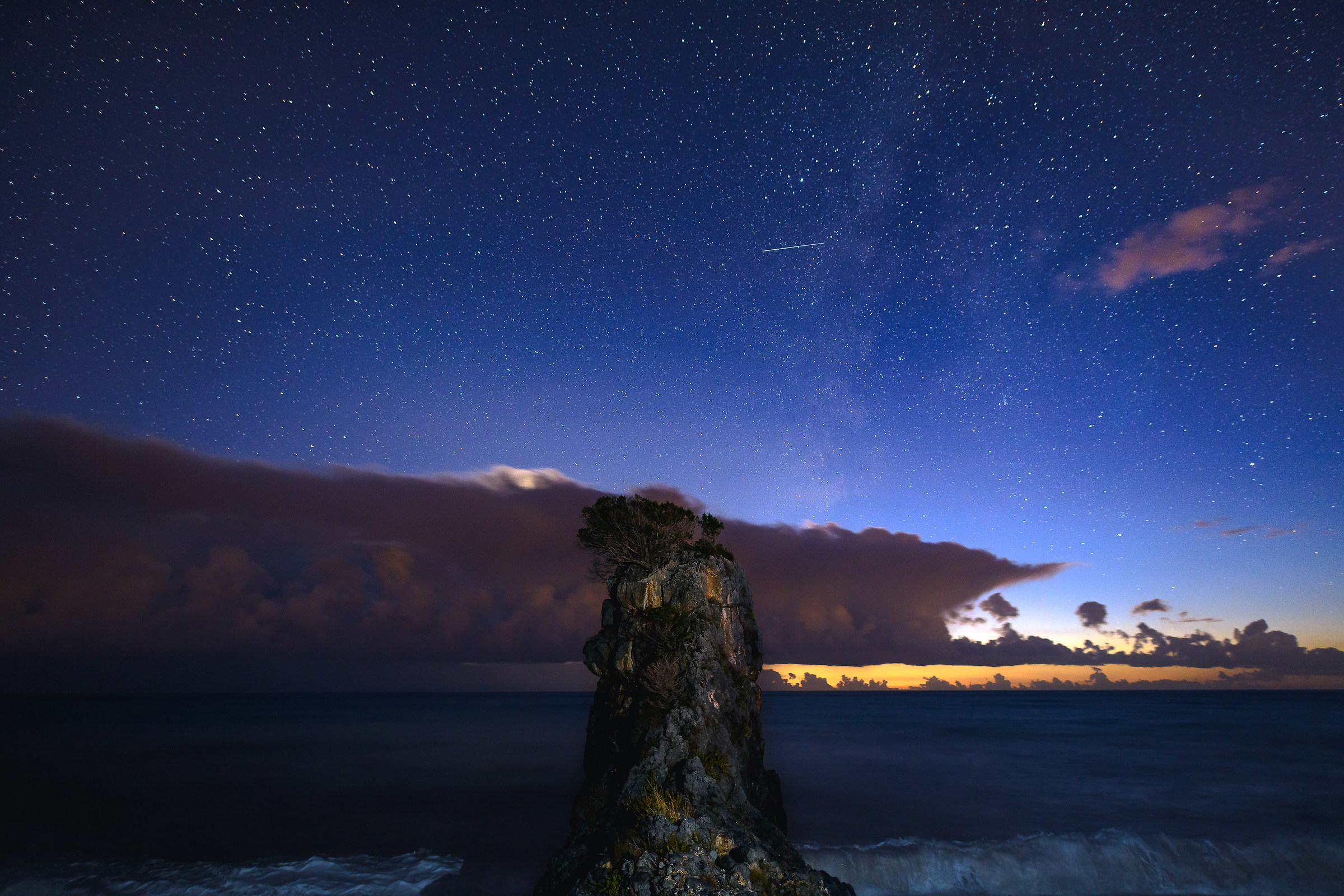 The sheer of the clouds makes you see the stars.