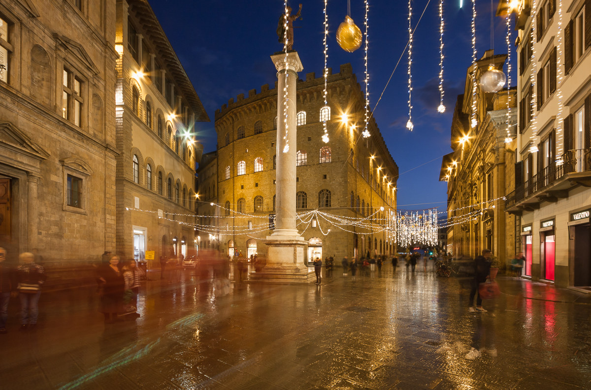 Florence... Piazza Santa Trinita