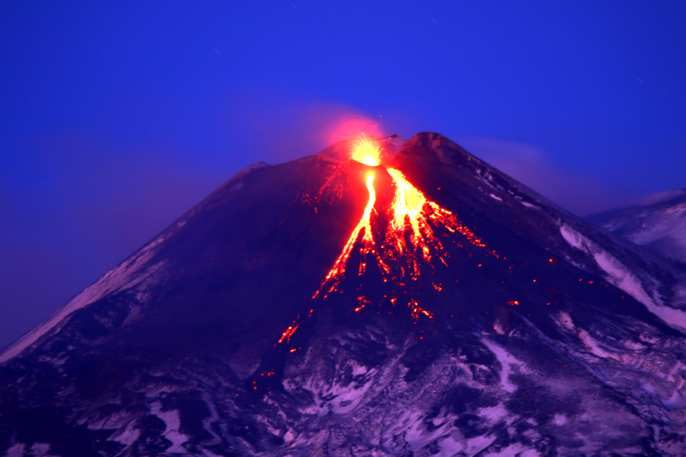 Il Blù dell'ora,il Rosso della lava,il Nero del b...
