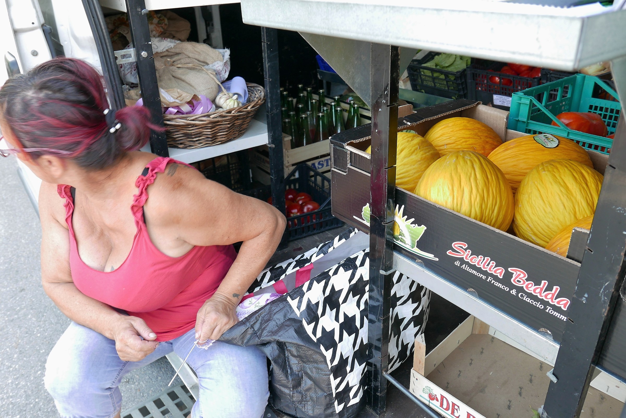 Don't you turn Erlinda... don't turn around!