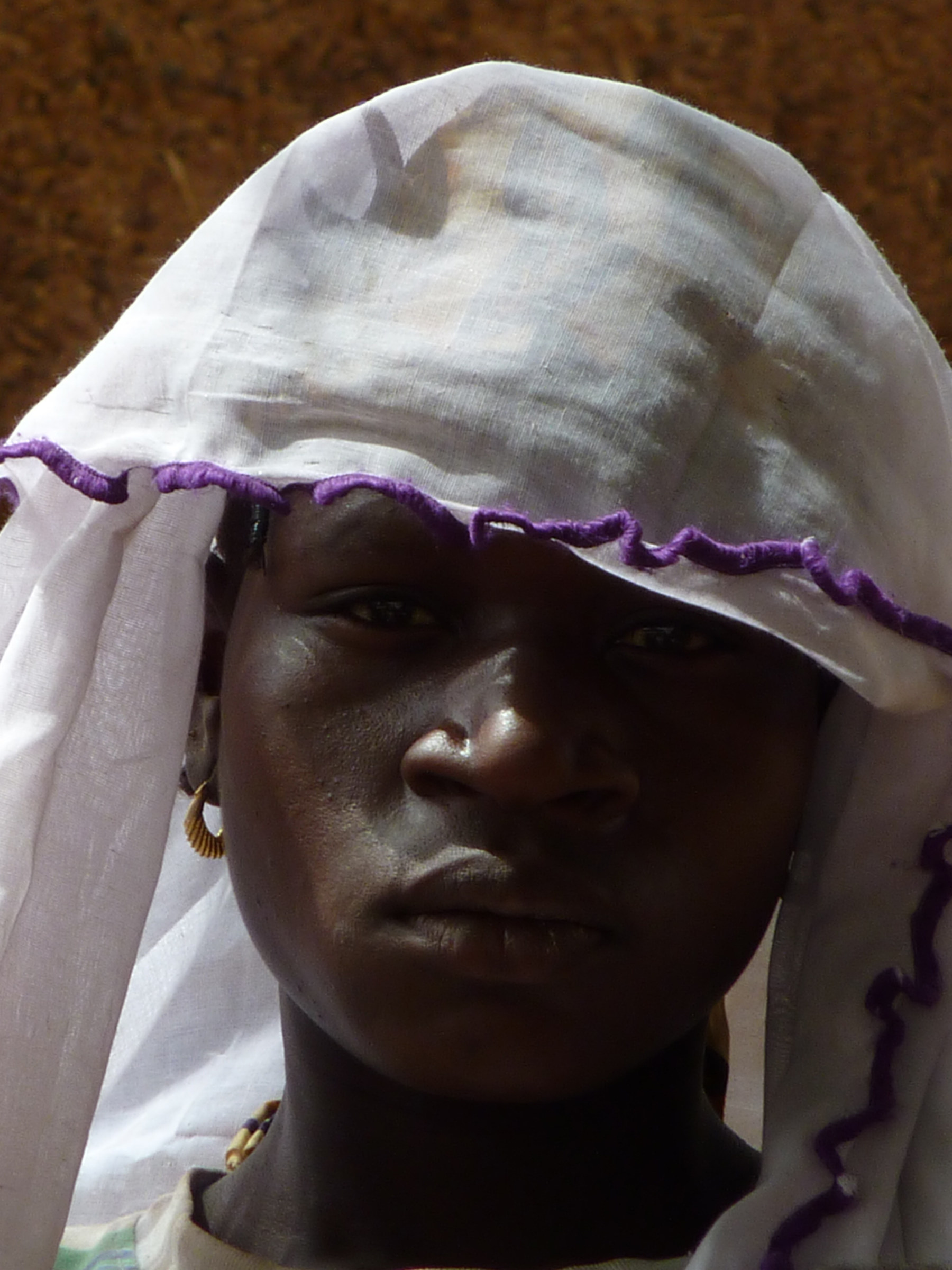 Feminine faces under the violent sun of the Sahel