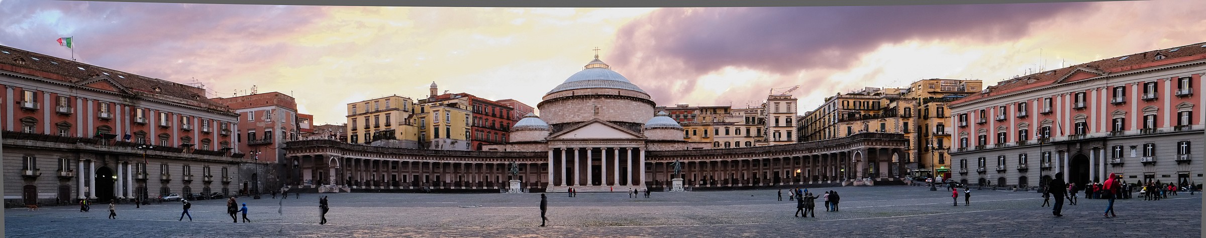 Piazza Plebiscito ...