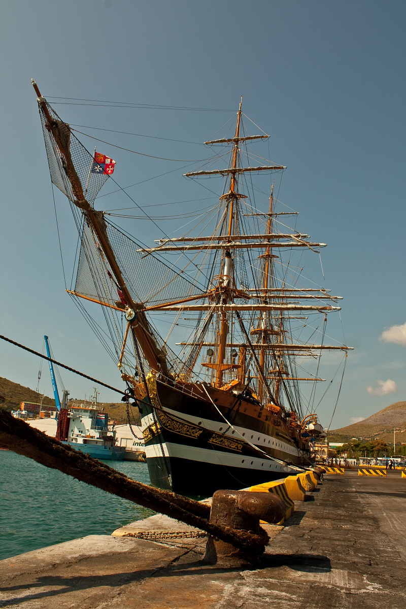 La prua e il bompresso dell'Amerigo Vespucci