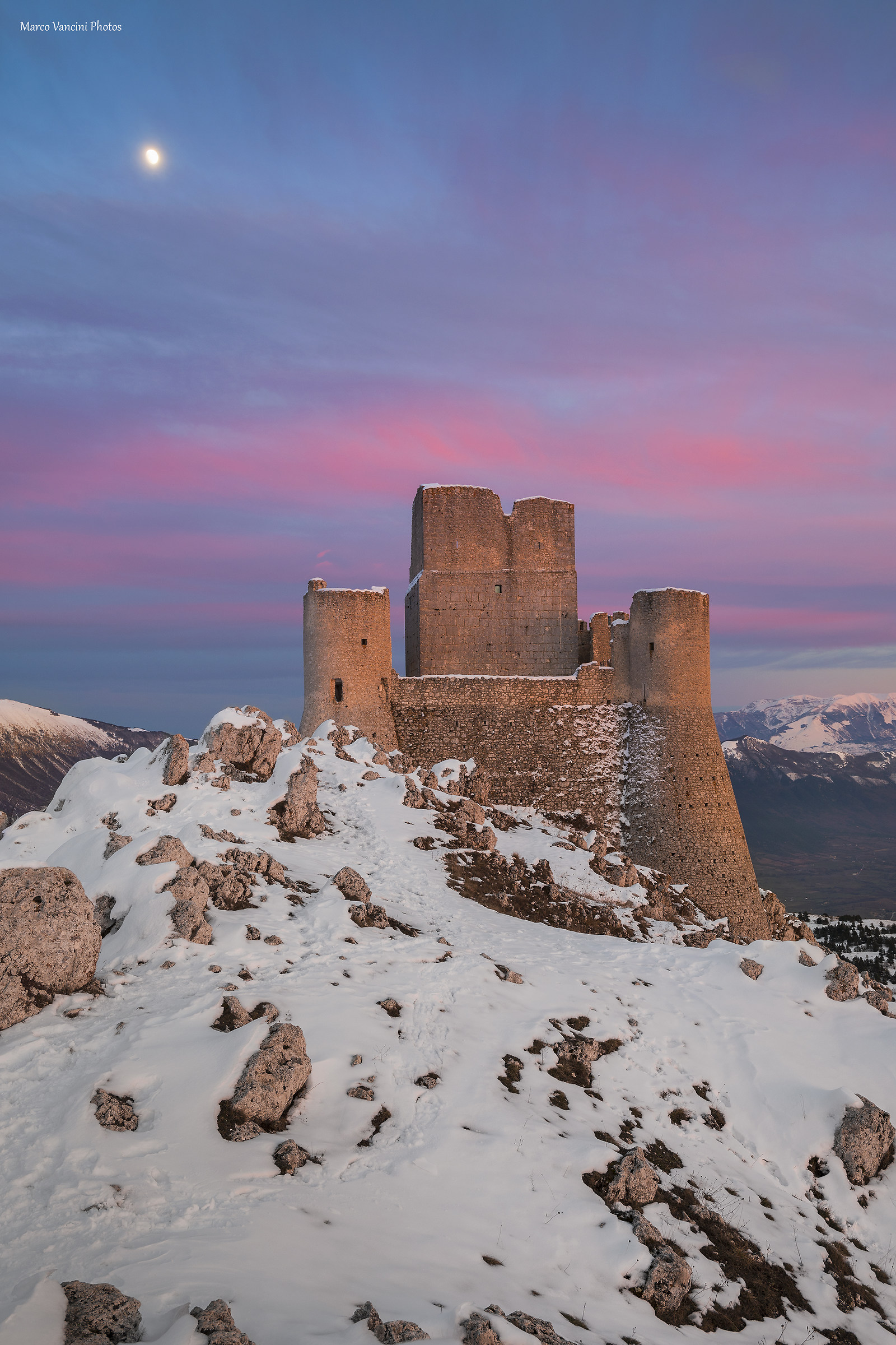 The castle, the Moon and the sunset