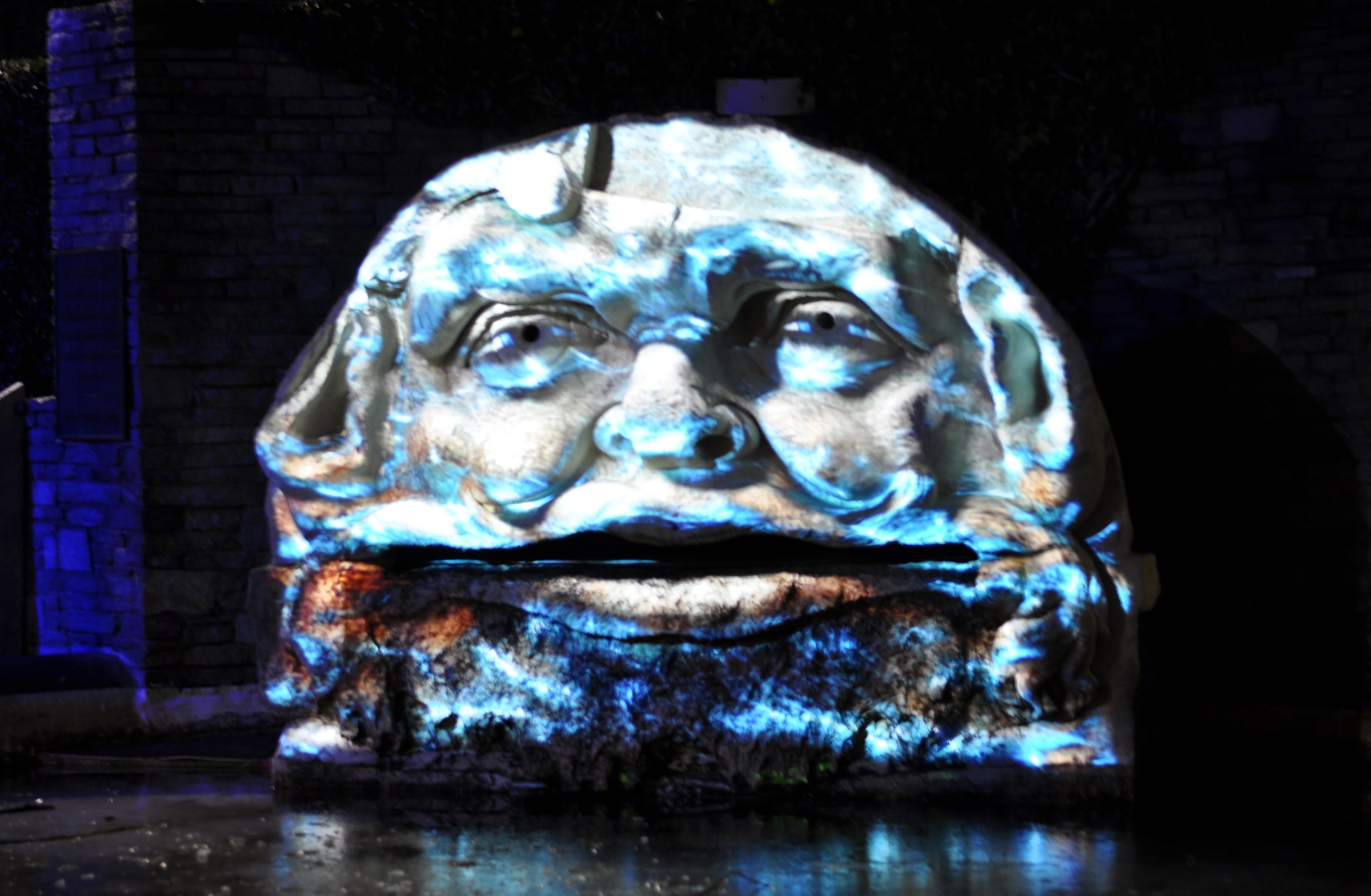 Giaveno by Night Fontana "Il mascherone"