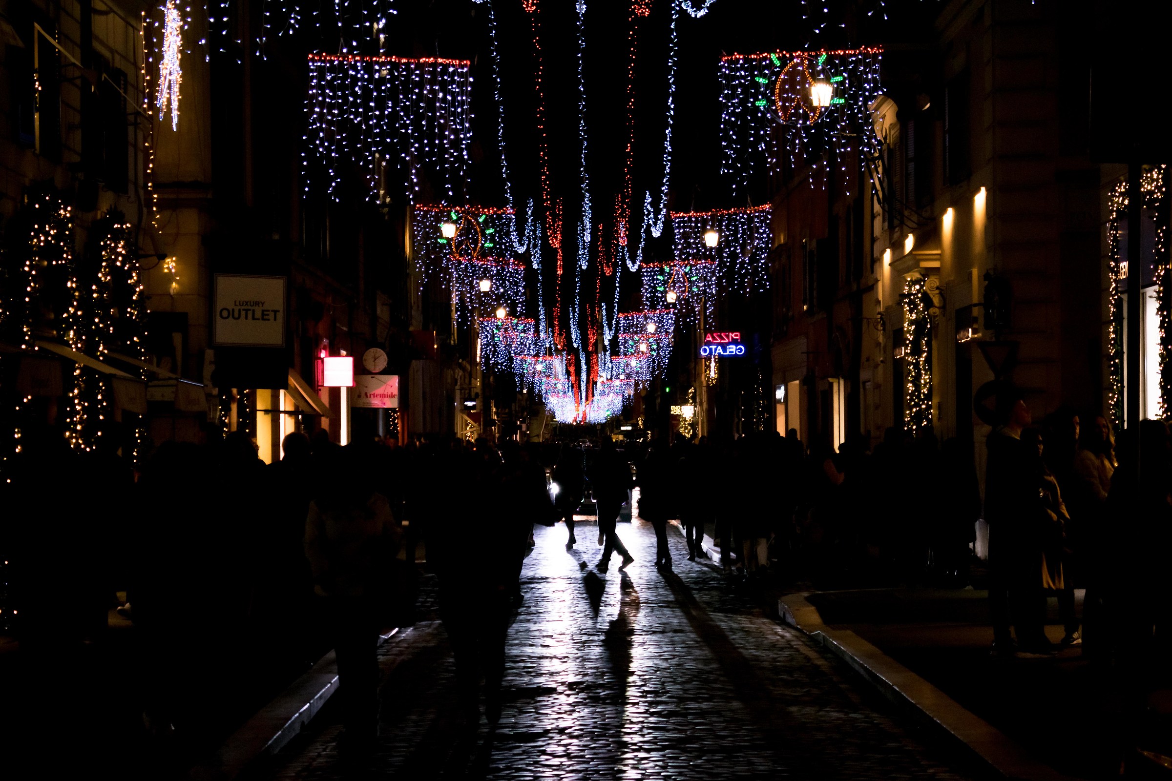 Eclissati dalle luci