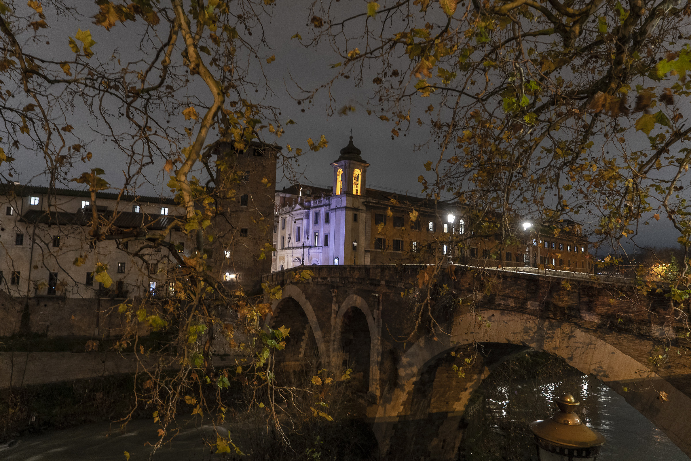 serata di pioggia all'isola Tiberina