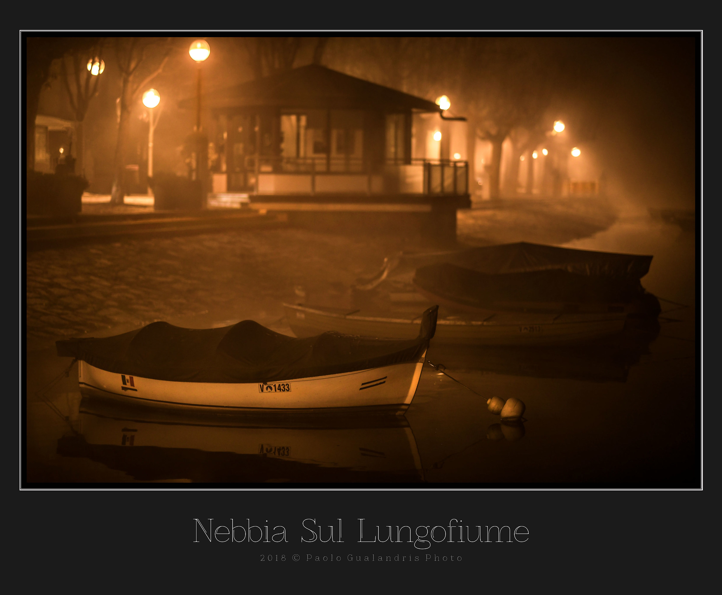 Nebbia Sul Lungofiume