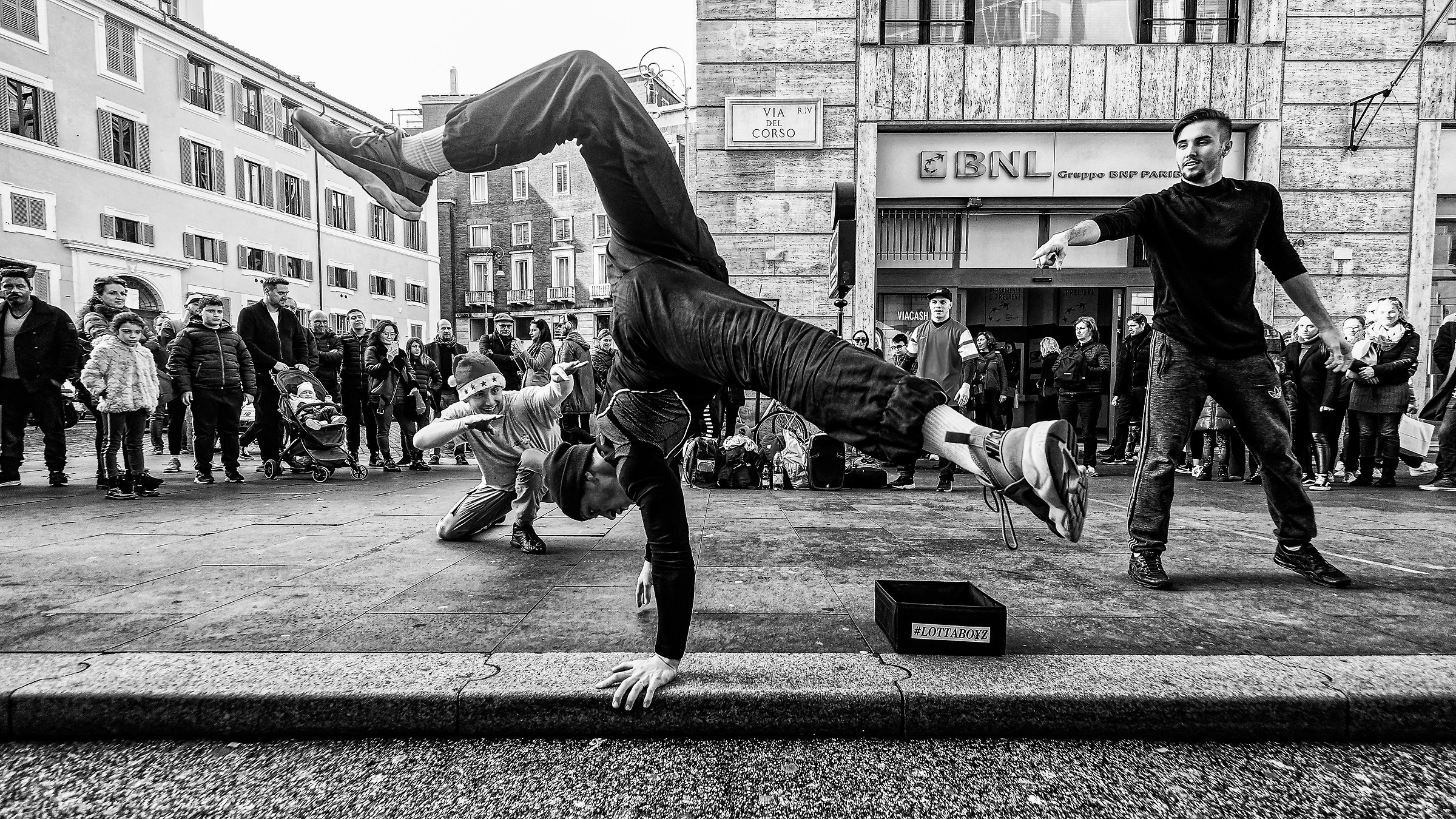 Street performers on Christmas time