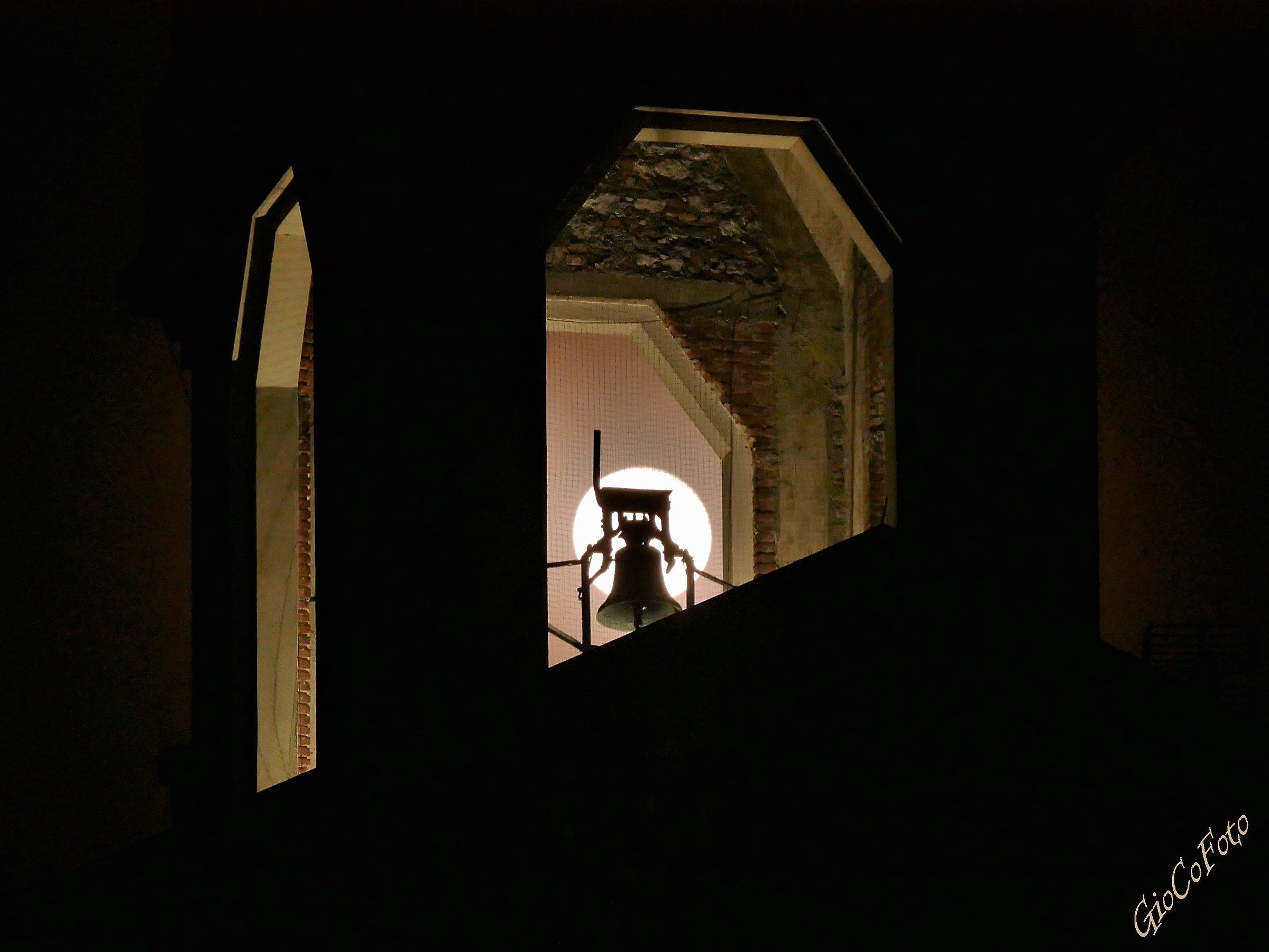 e' tardi,...L'UNA suonata