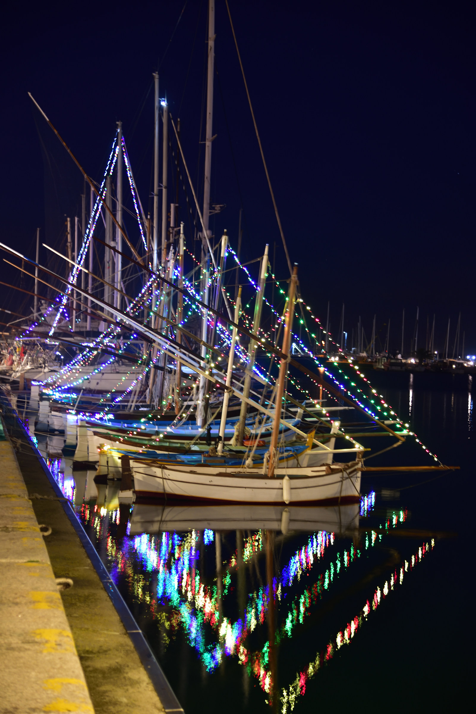 Luci di Natale sul molo si Alghero
