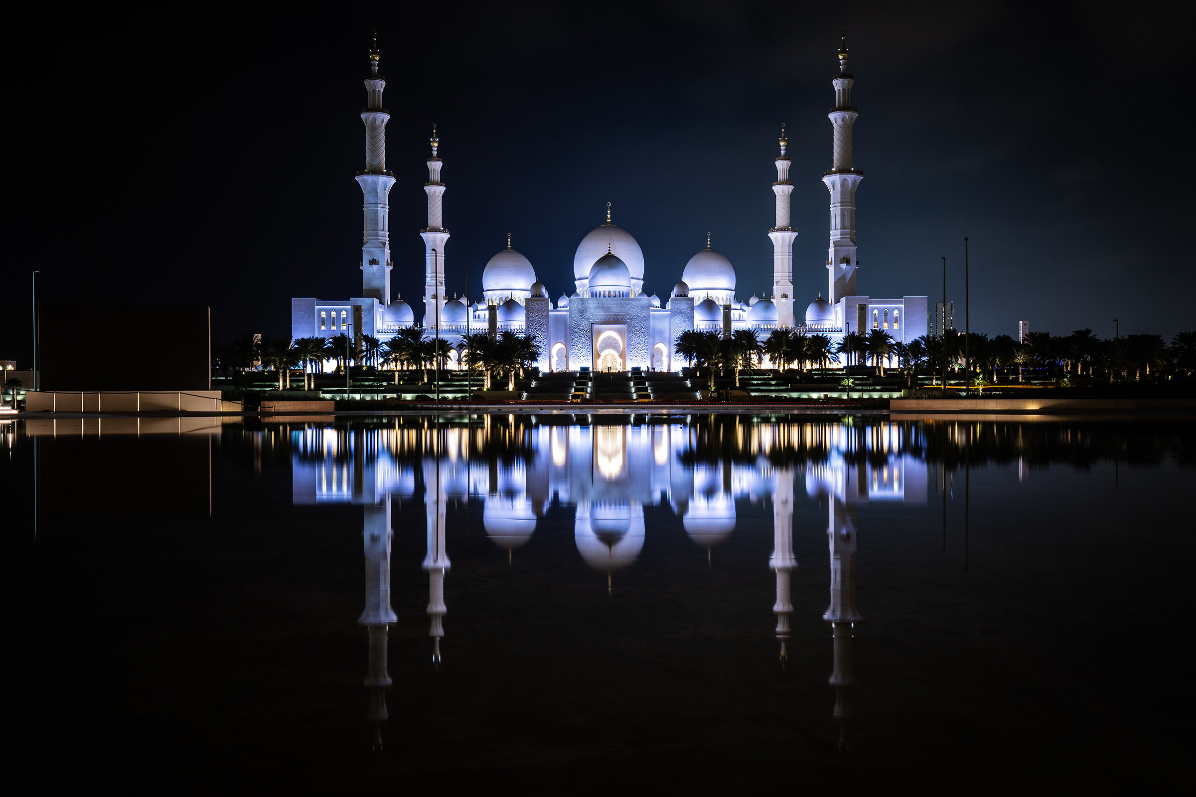 Abu Dhabi-Sheikh Zayed Grand Mosque at night