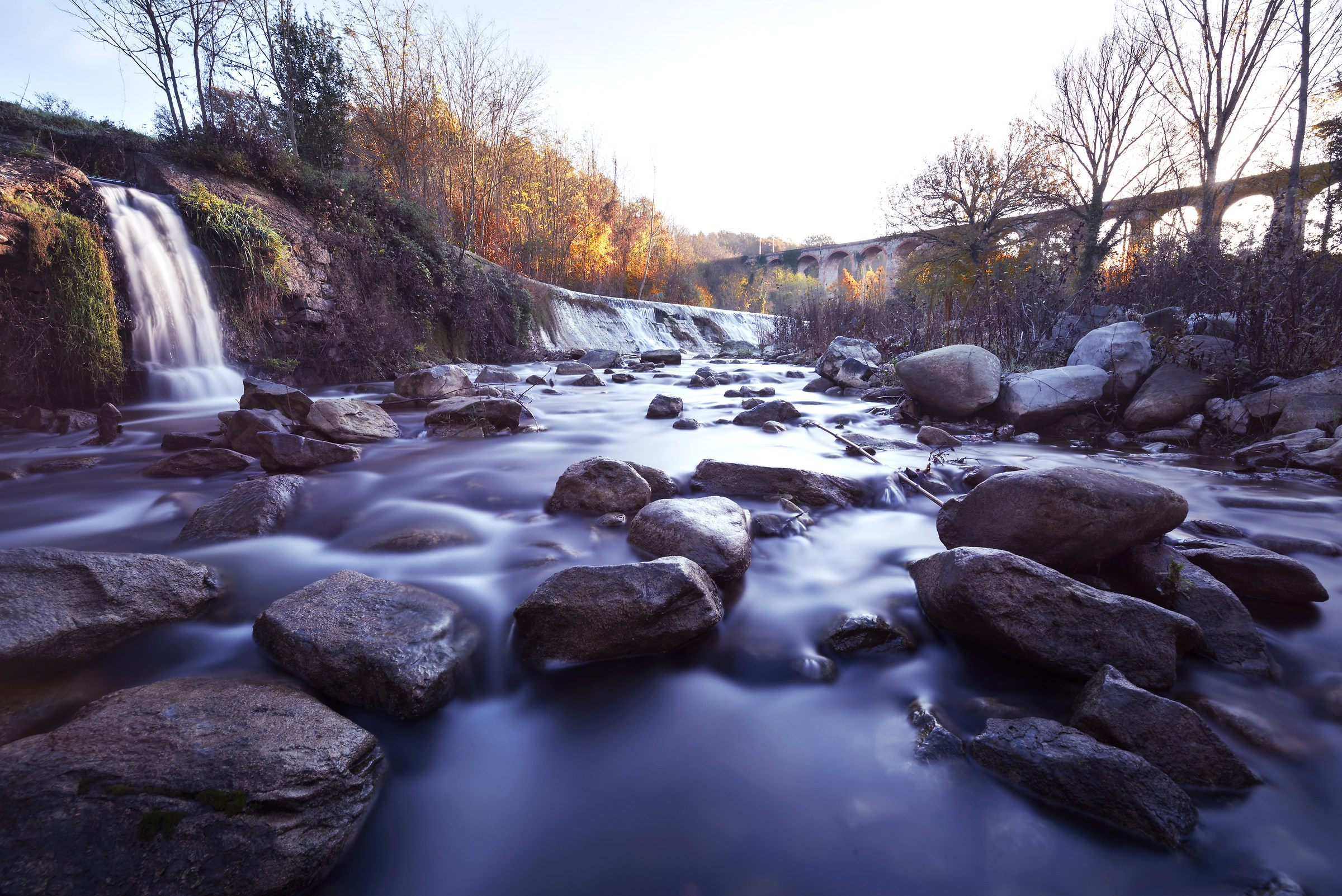 Between water and pebbles