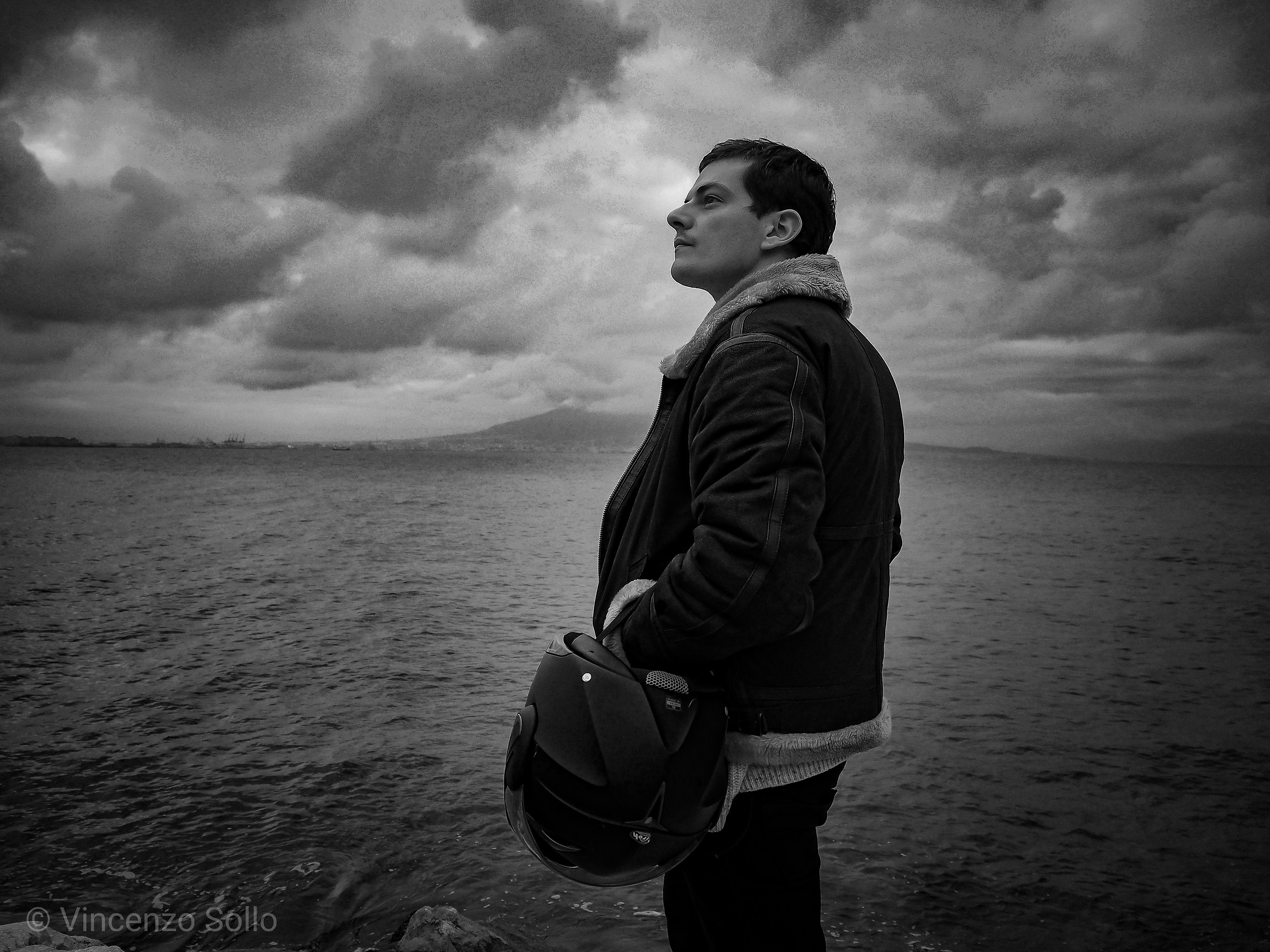 Stop and think with the sea and the sky