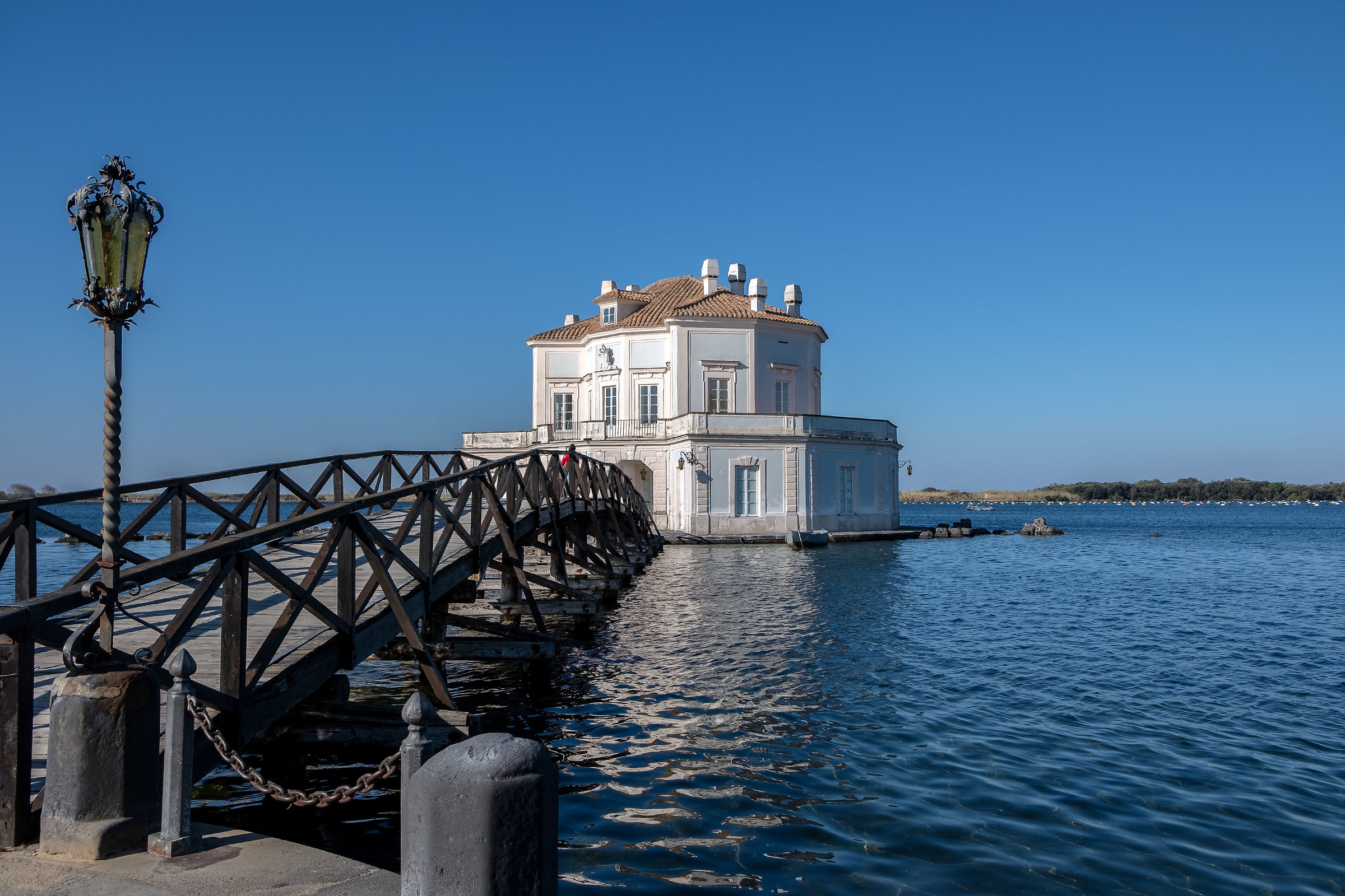 Casina vanvitelliana al lago del Fusaro