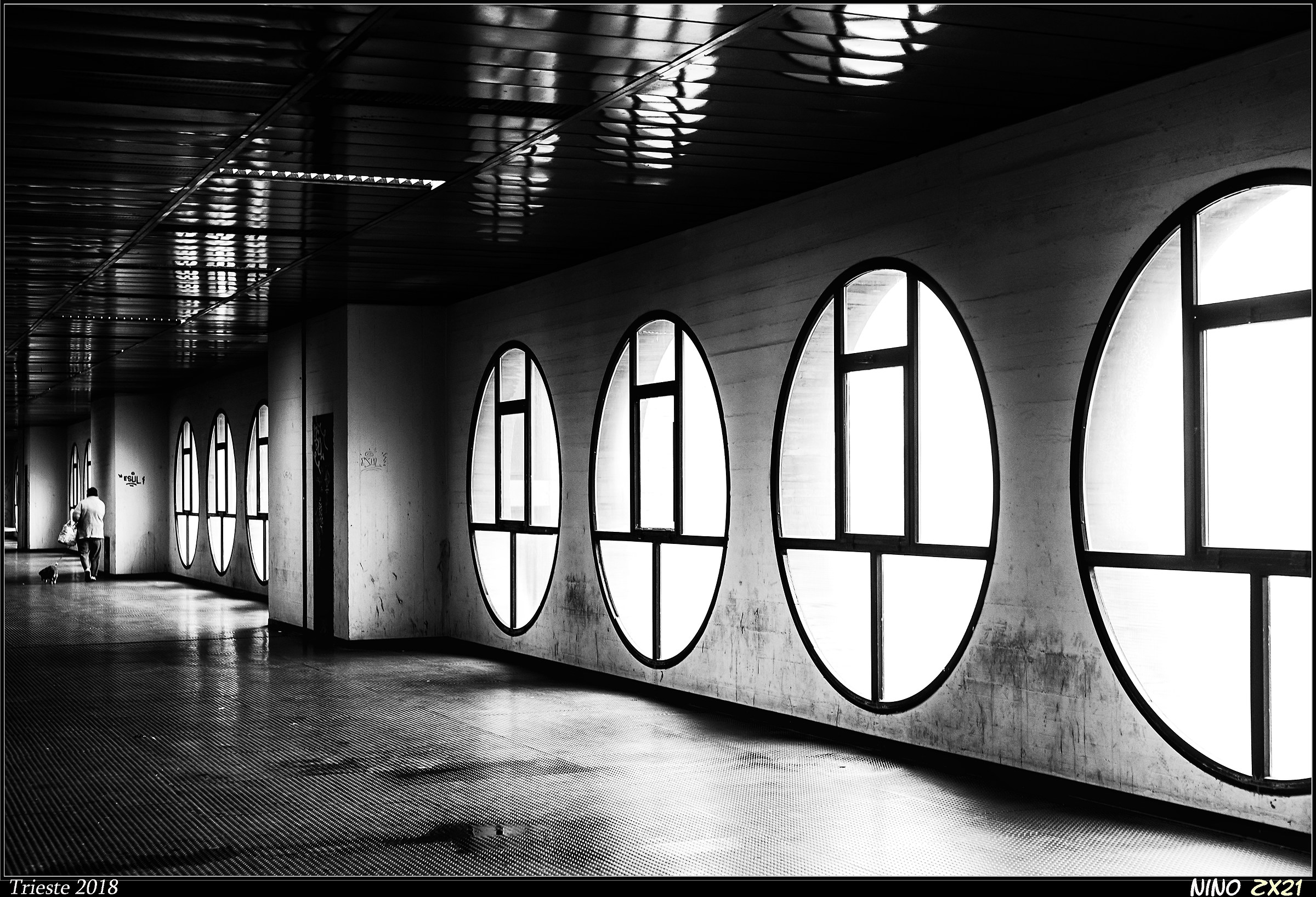 Gallerie in chiaro scuro.