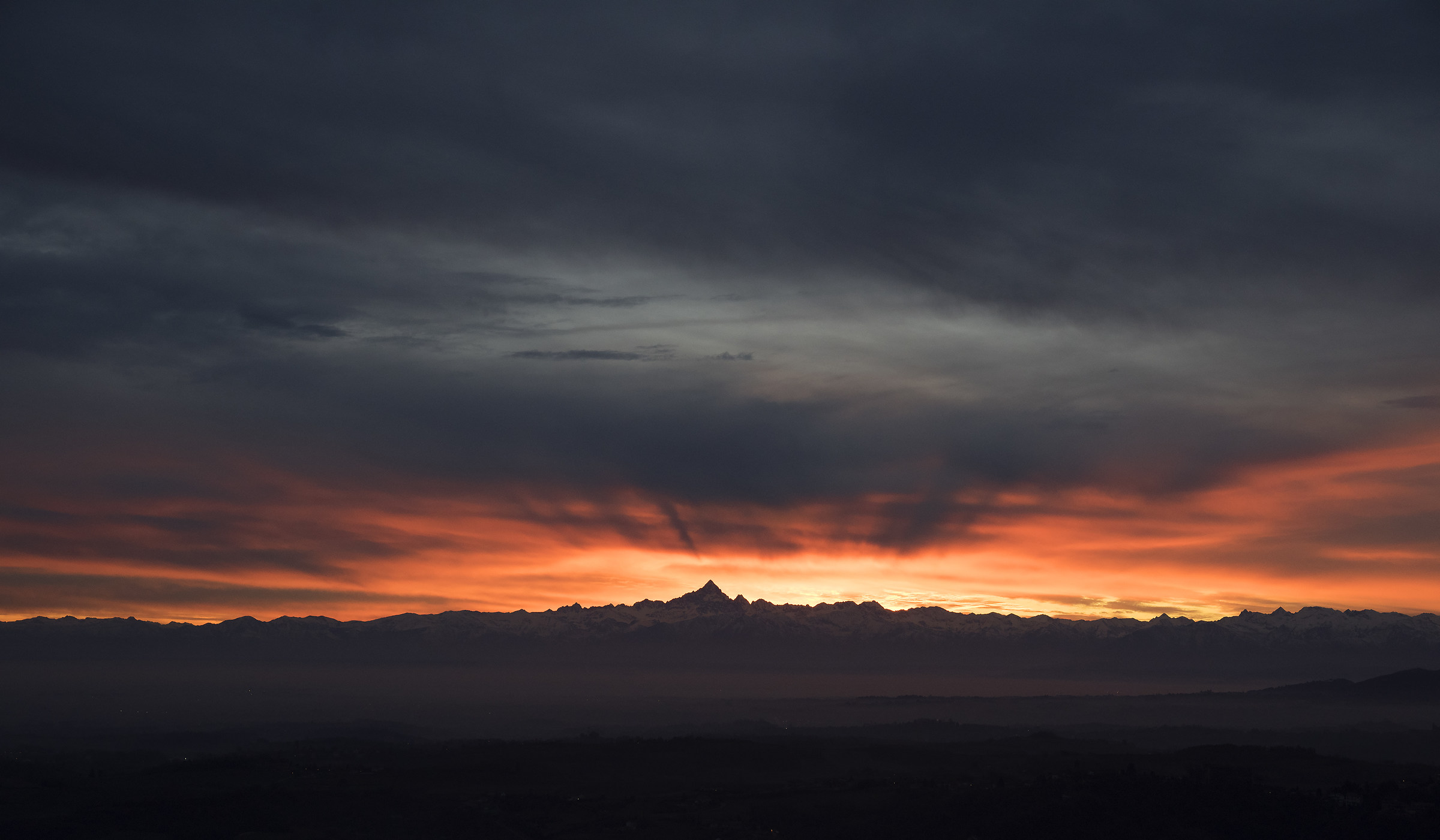 ...e il Monviso, lui se ne frega