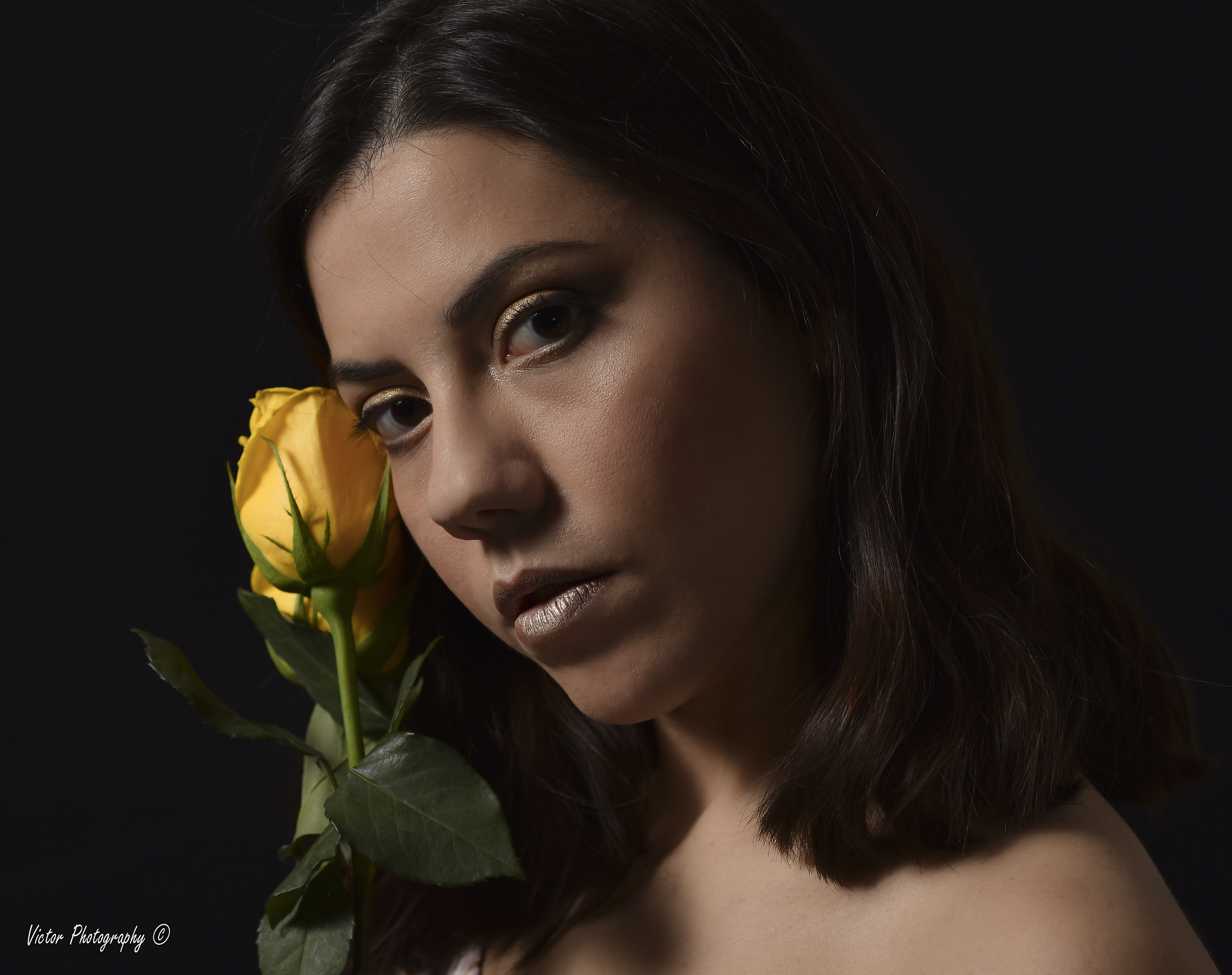 Girl vs rose gialle - 2