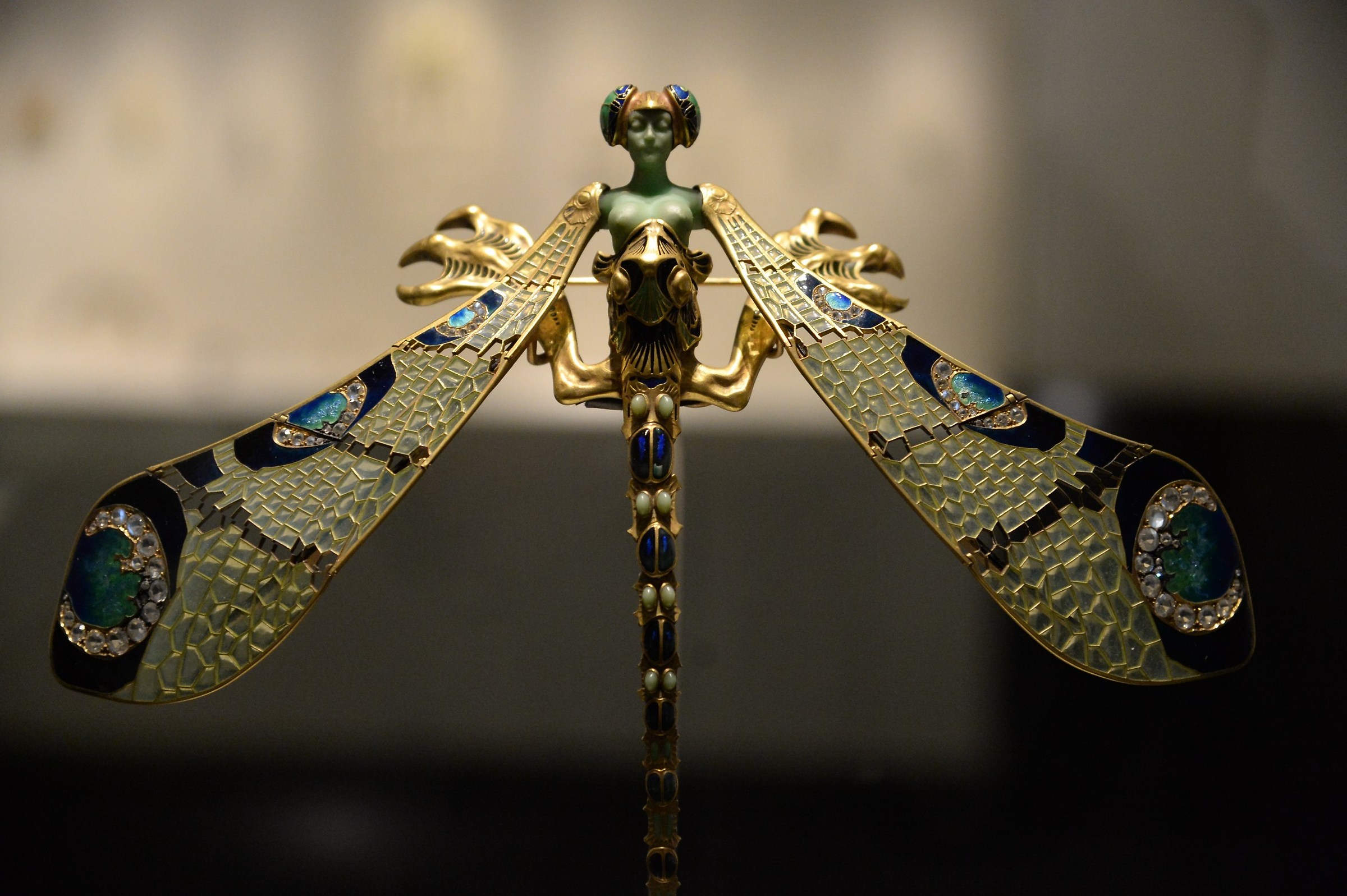 Dragonfly Broach. design: R Lalique, 1897.