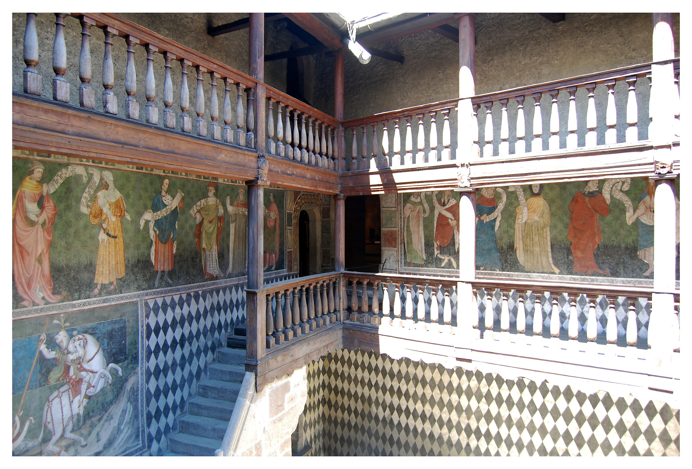 Castello di Fenis _ Corte