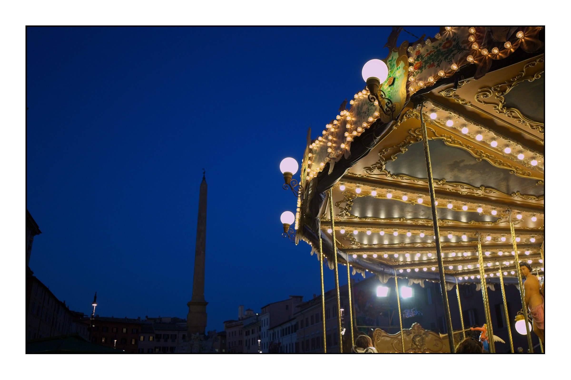 La giostra e l'obelisco