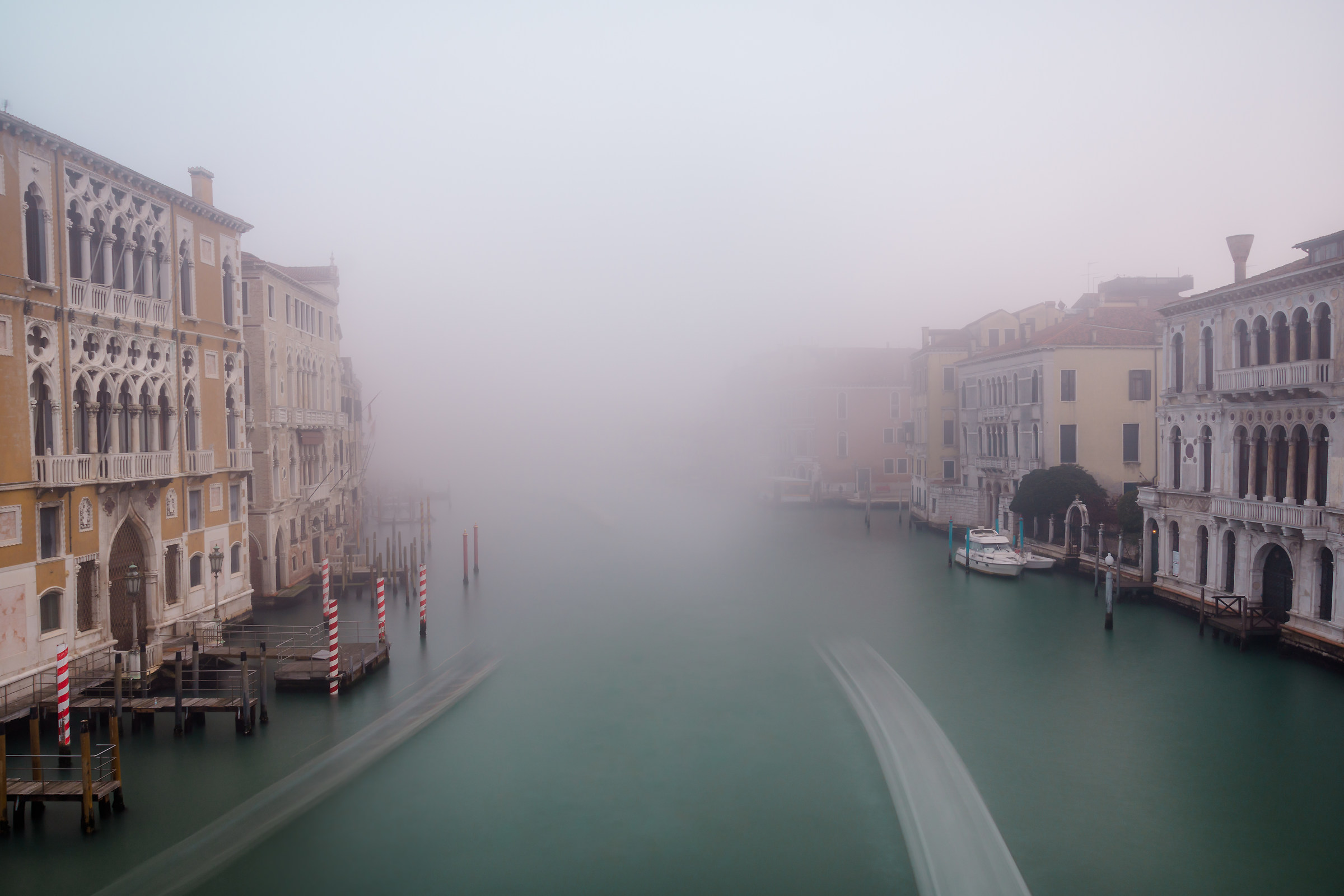 Battelli fra la nebbia di Venezia