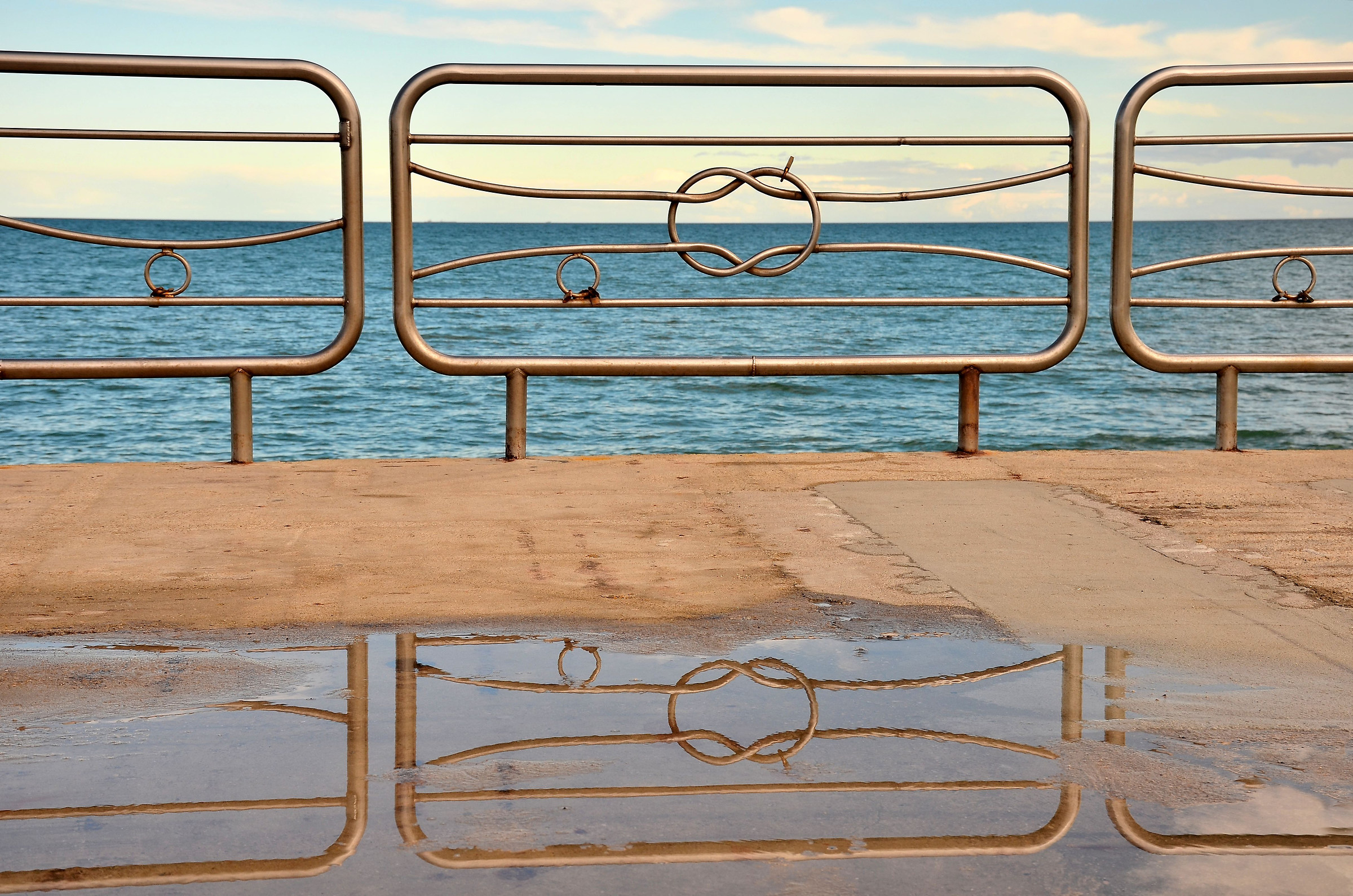 The sea in the infinite