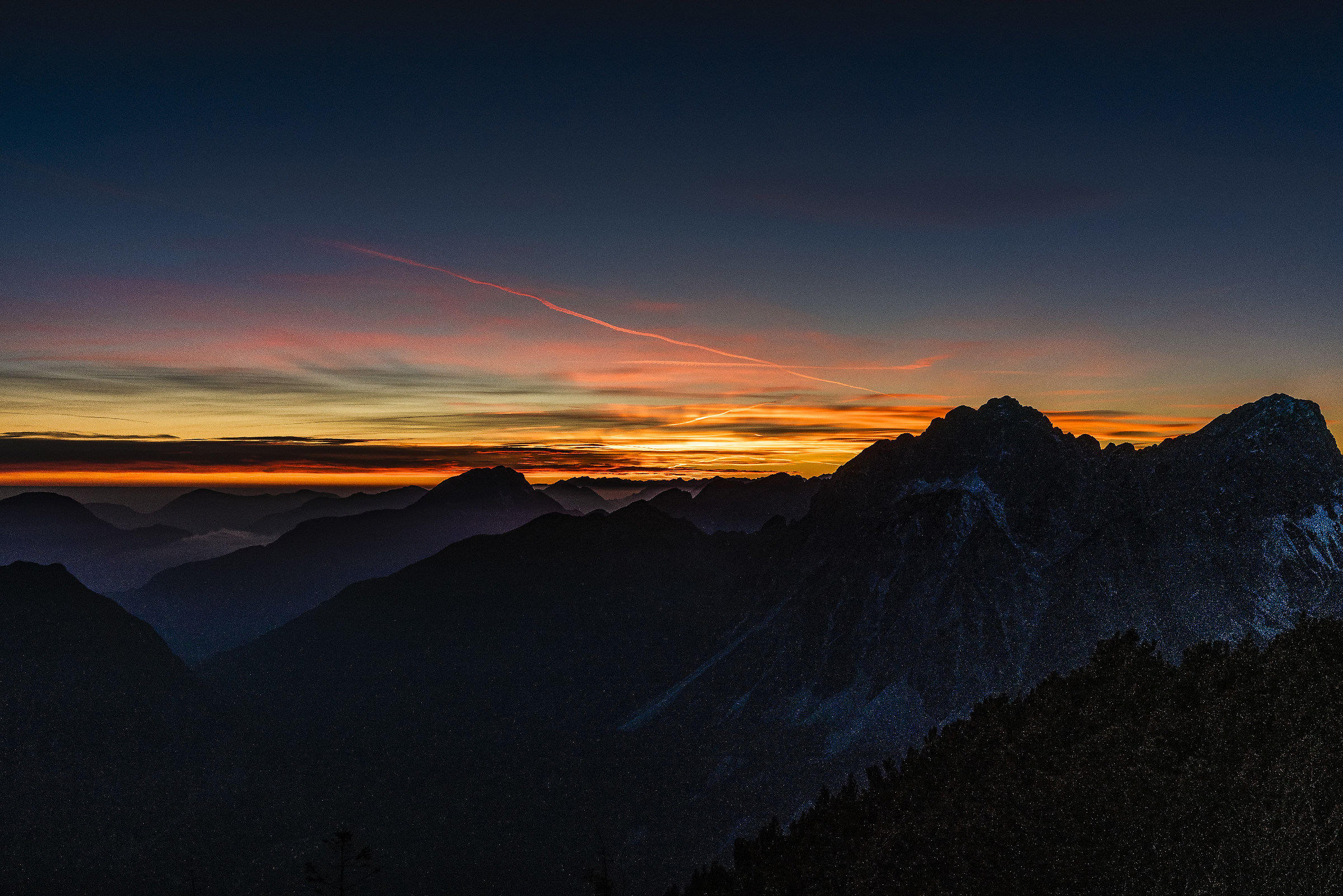 First sunset 2019, who well begins...