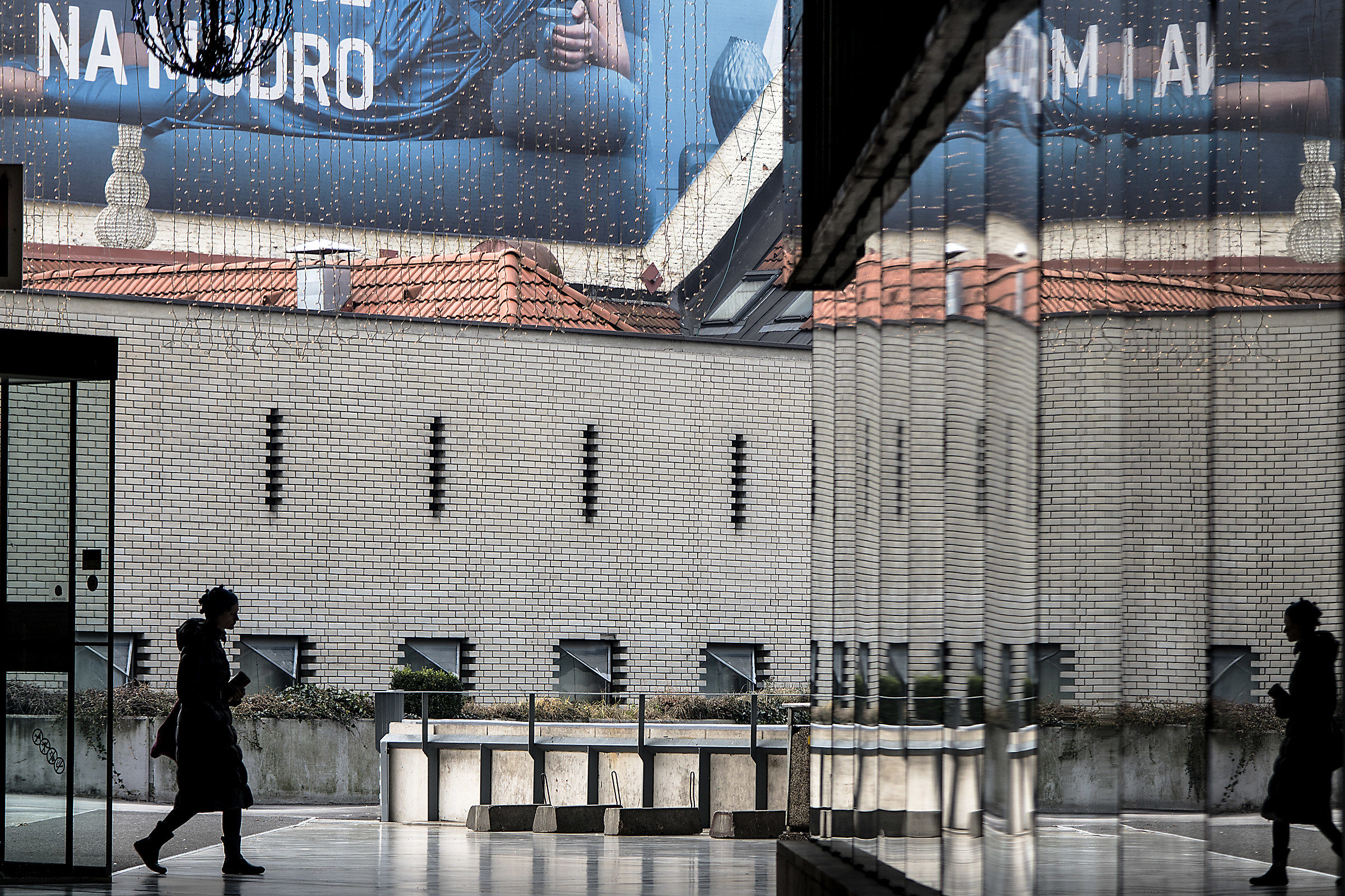 C'è chi và c'è chi viene.