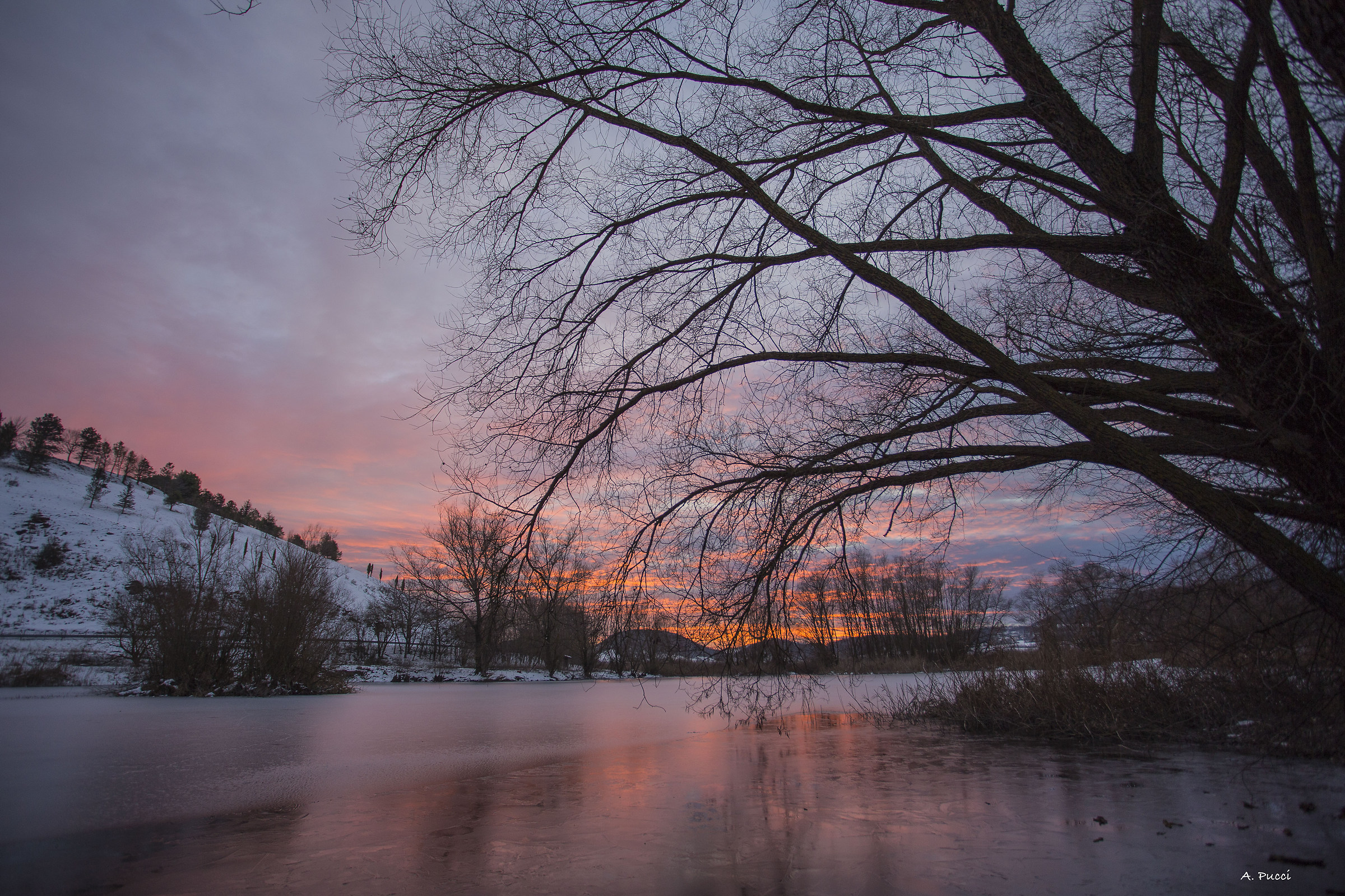 Colfiorito di ghiaccio. Tramonto rosso