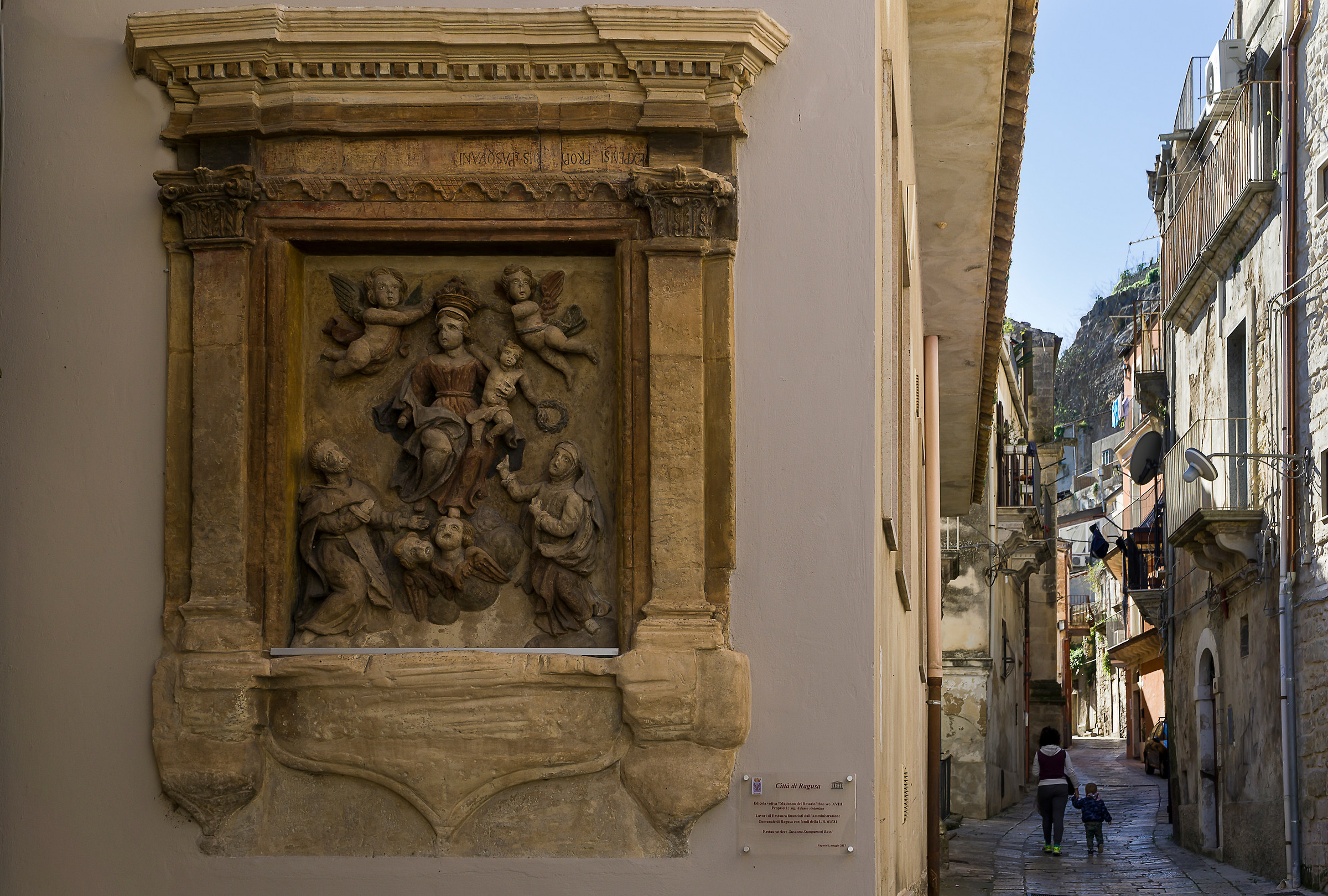 Madonna del Rosario...(Madonna con bambino)....