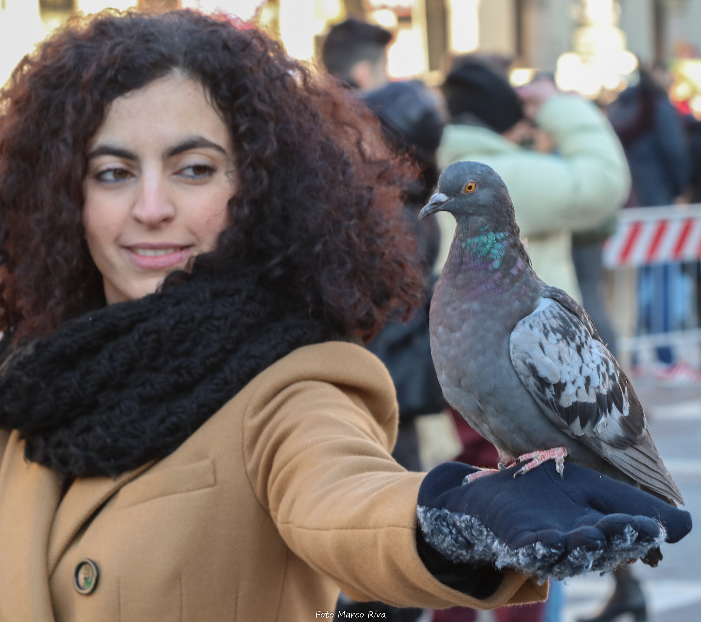 Bella ragazza con il suo amichetto