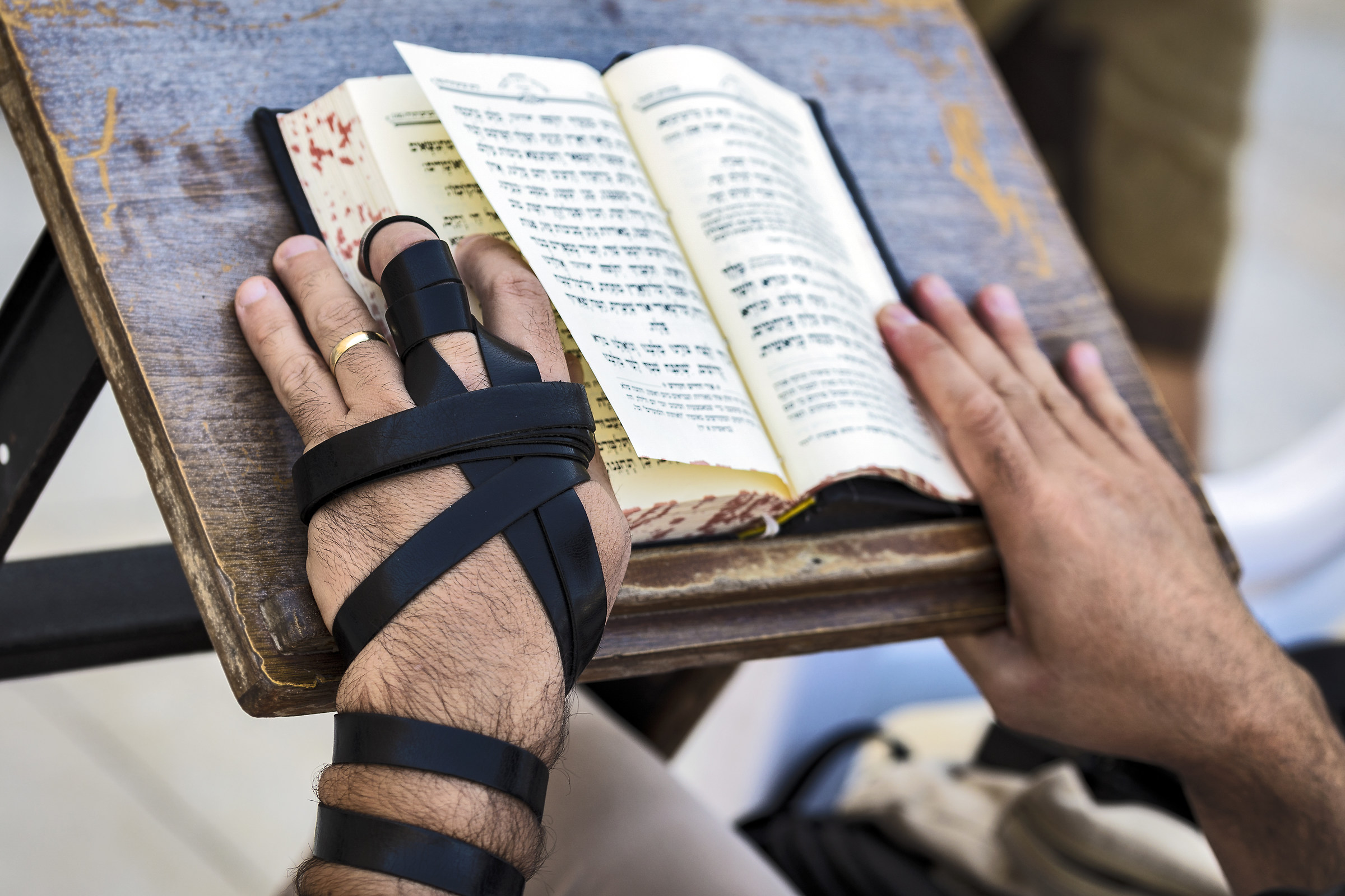 JERUSALEM-Wall of tears hands in prayer