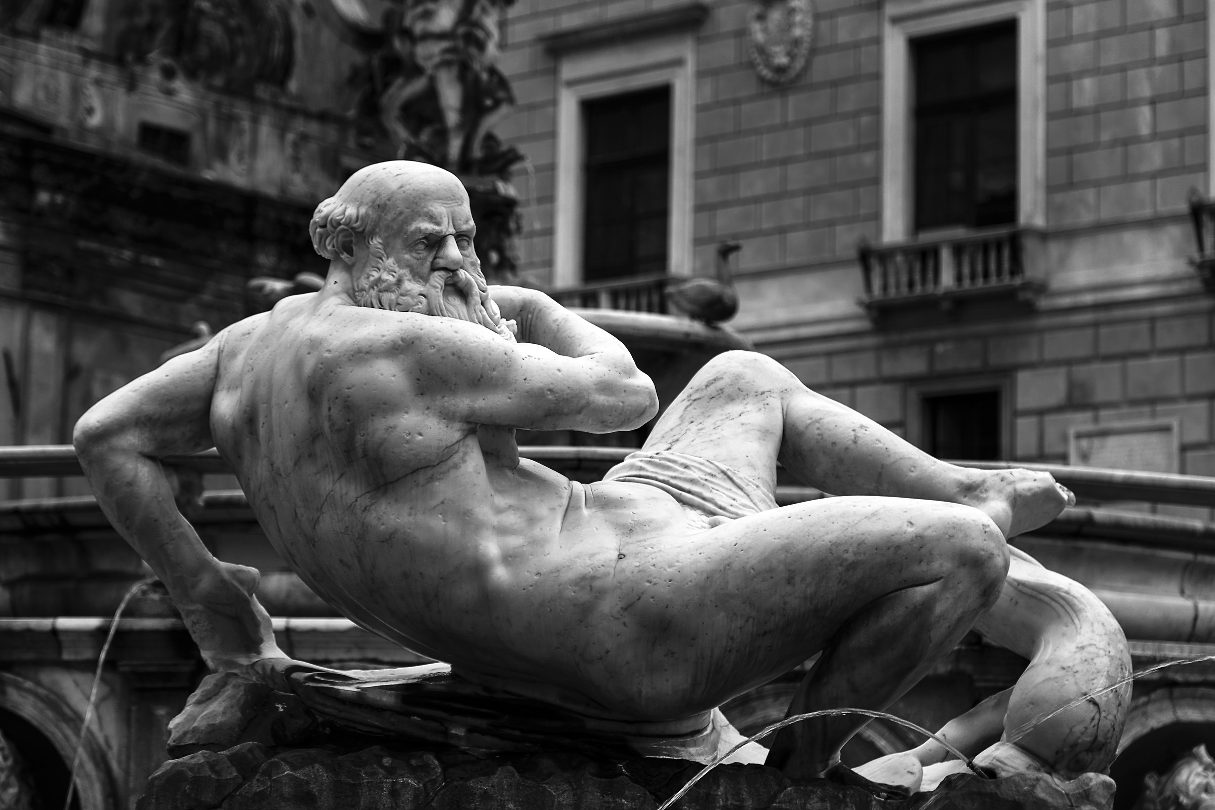 Palermo-Piazza Pretoria-Detail Statuario