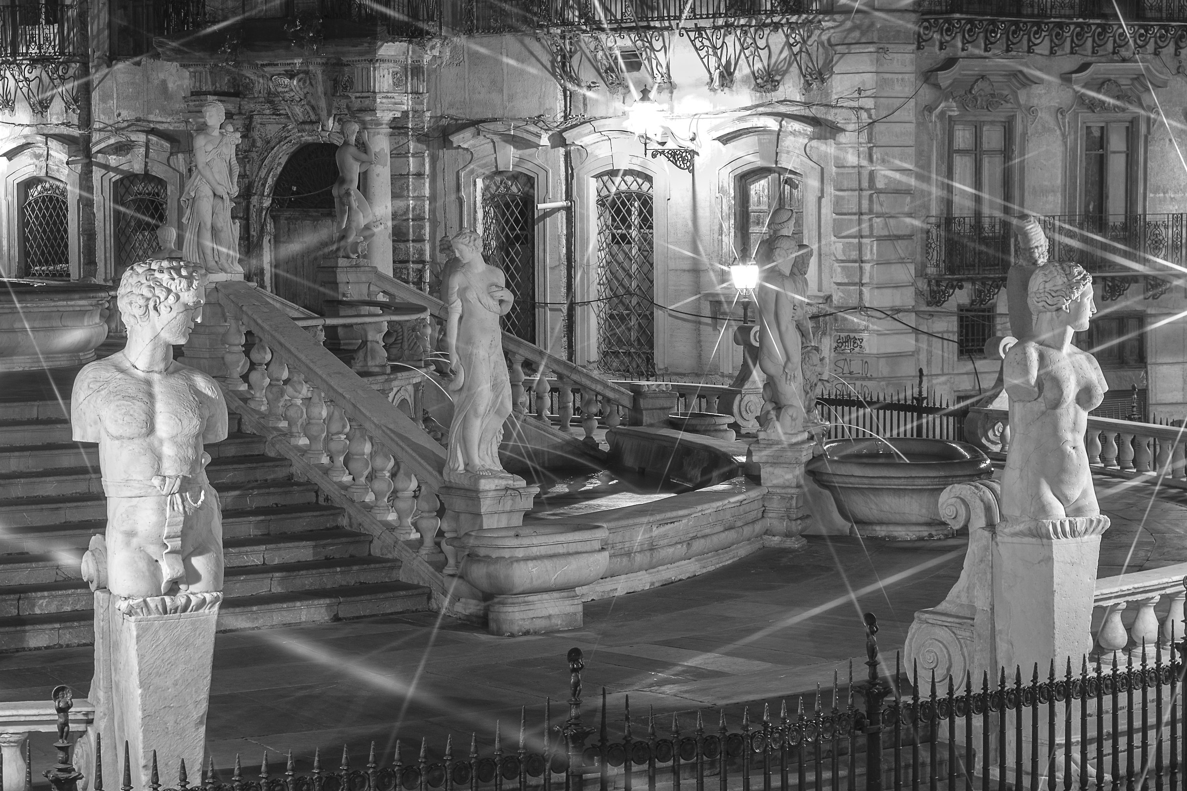 Palermo-Luci A Piazza Pretoria (said of shame)