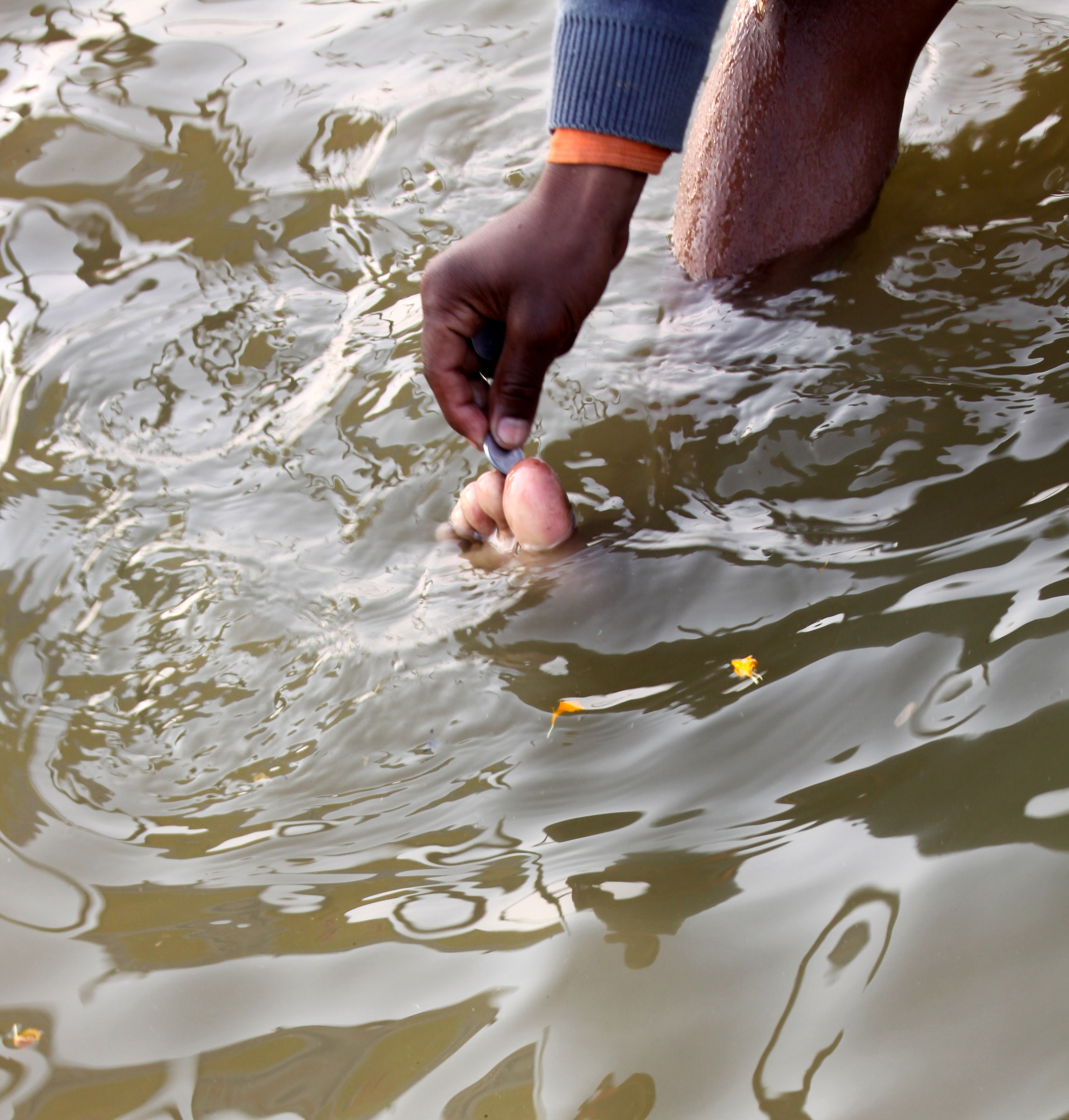 5252-Tricks Recovery offers to the Ganges