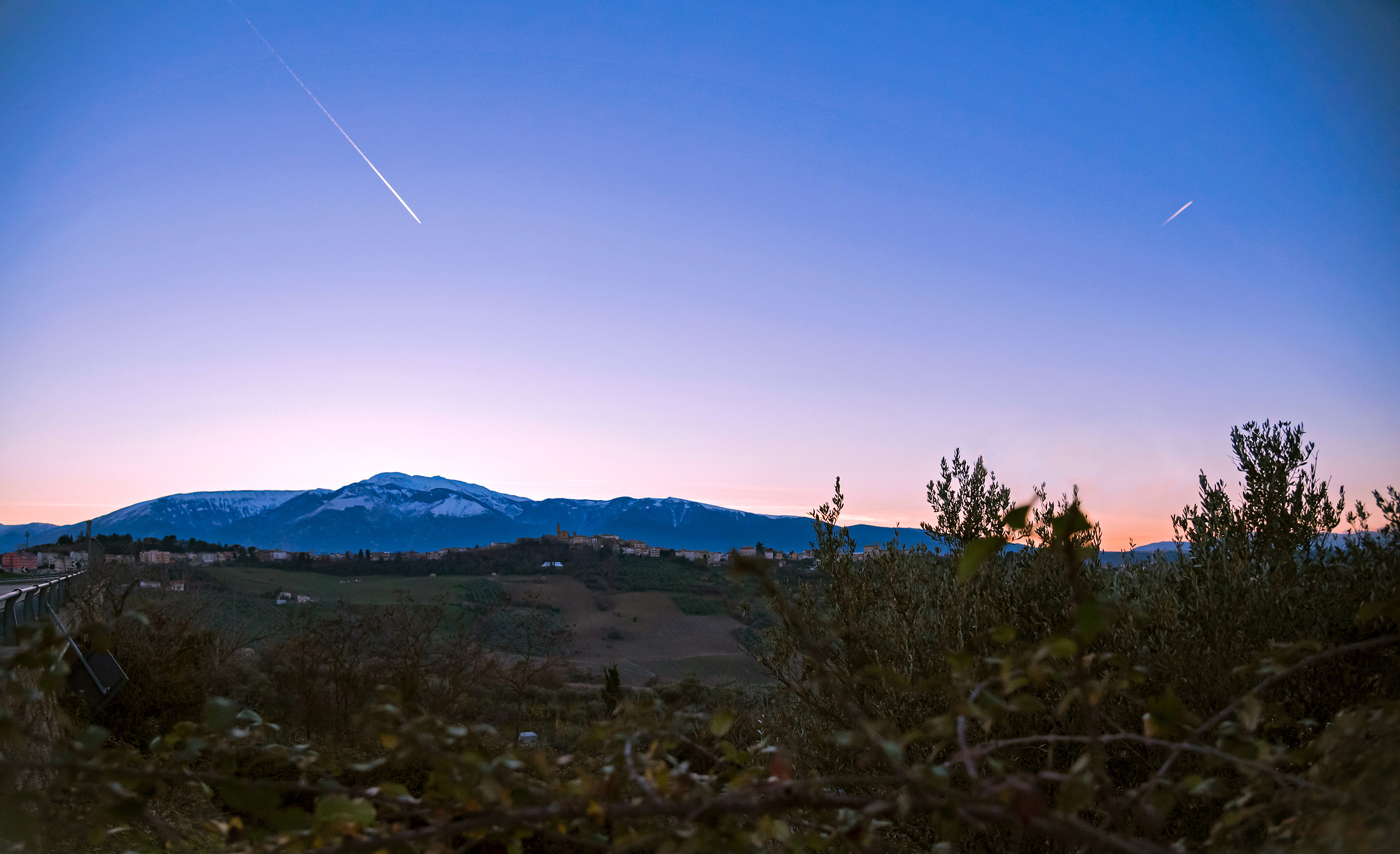 The Maiella, the dusk, the wakes.