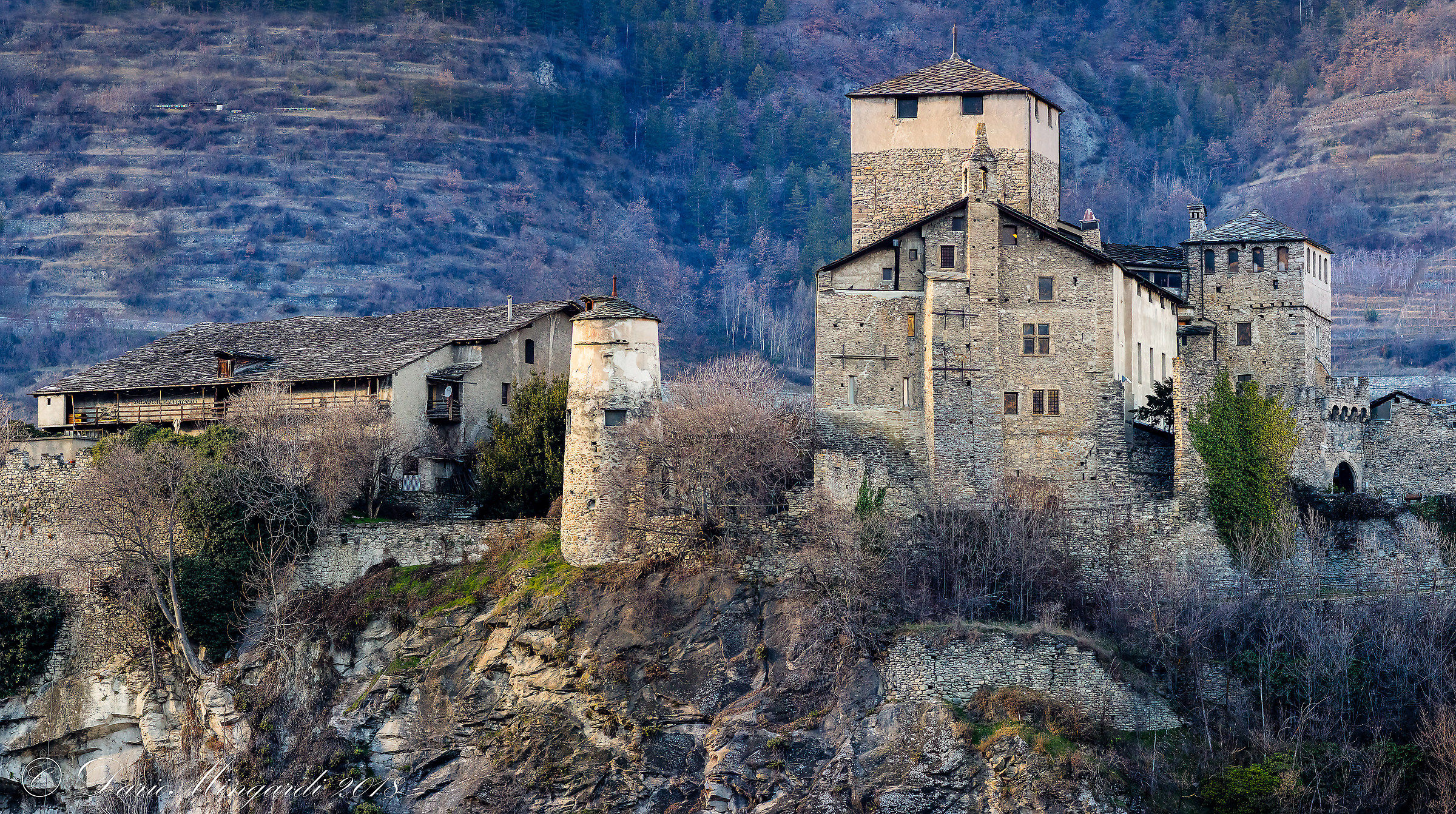Il castello di Sarriod de la Tour a Saint-Pierre
