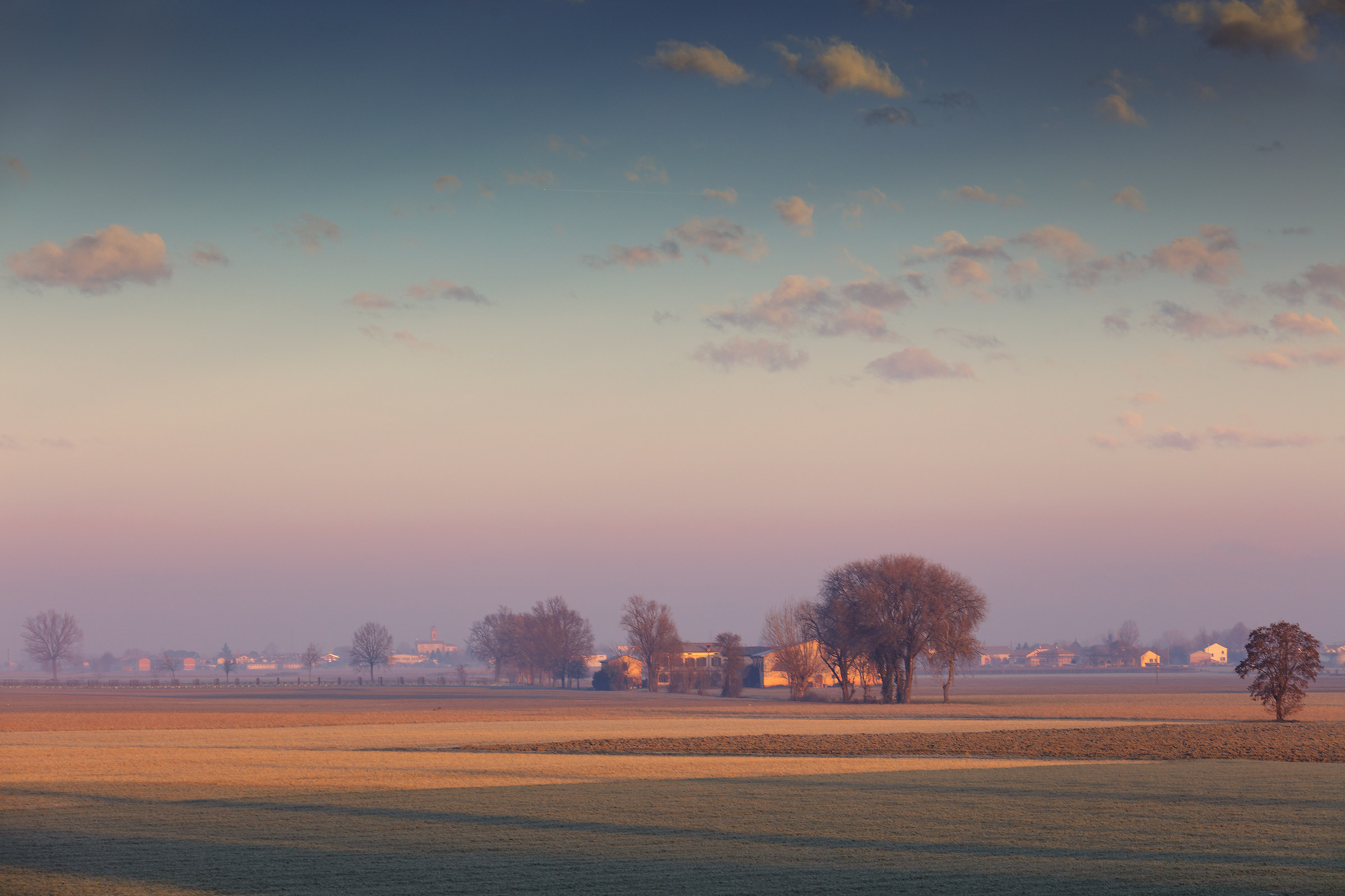 Prime luci in una fredda mattina d'inverno