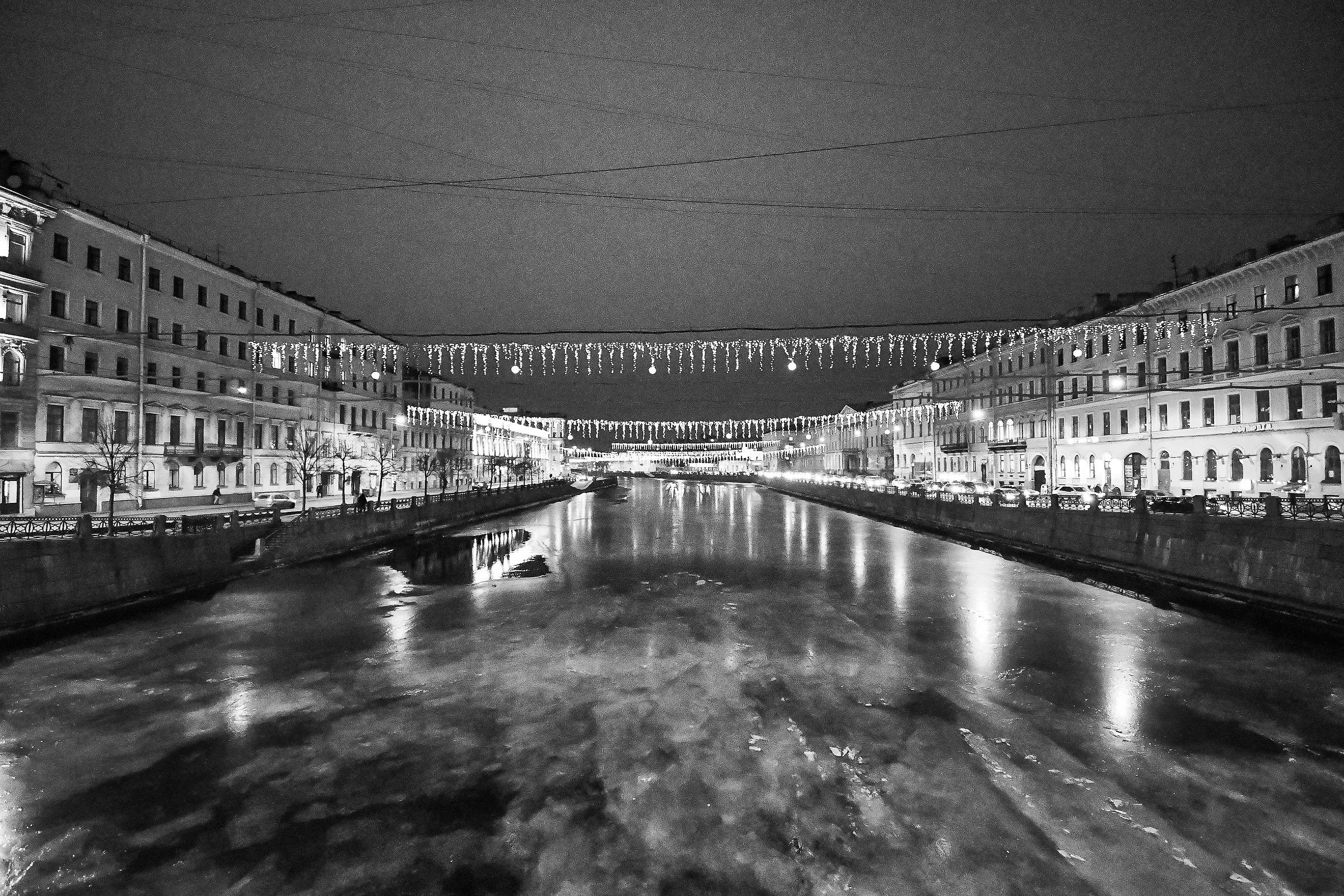 Canale su Nevsky Prospekt _ Sanpietroburgo