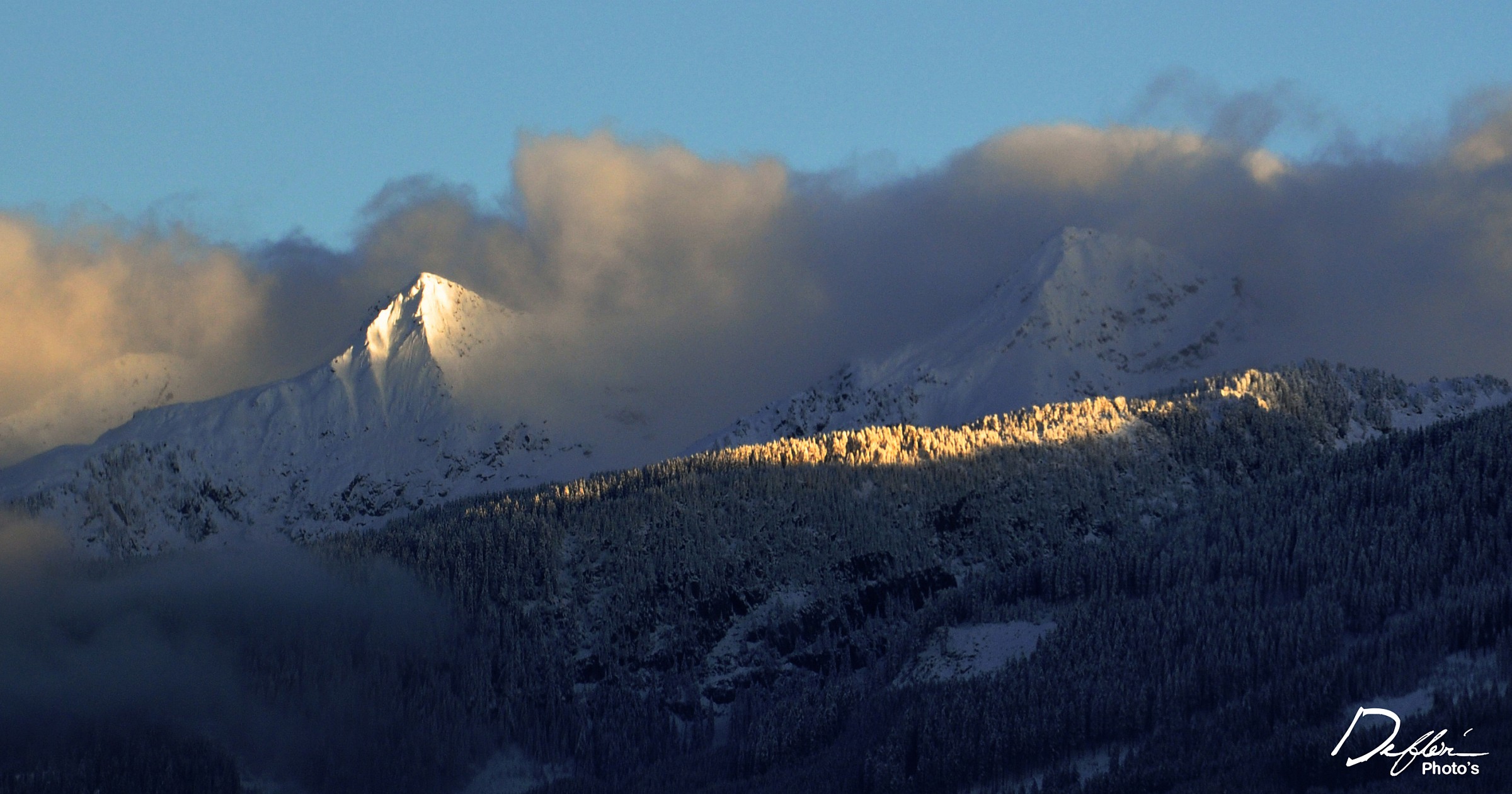 Tra neve e nuvole, gli ultimi raggi di sole