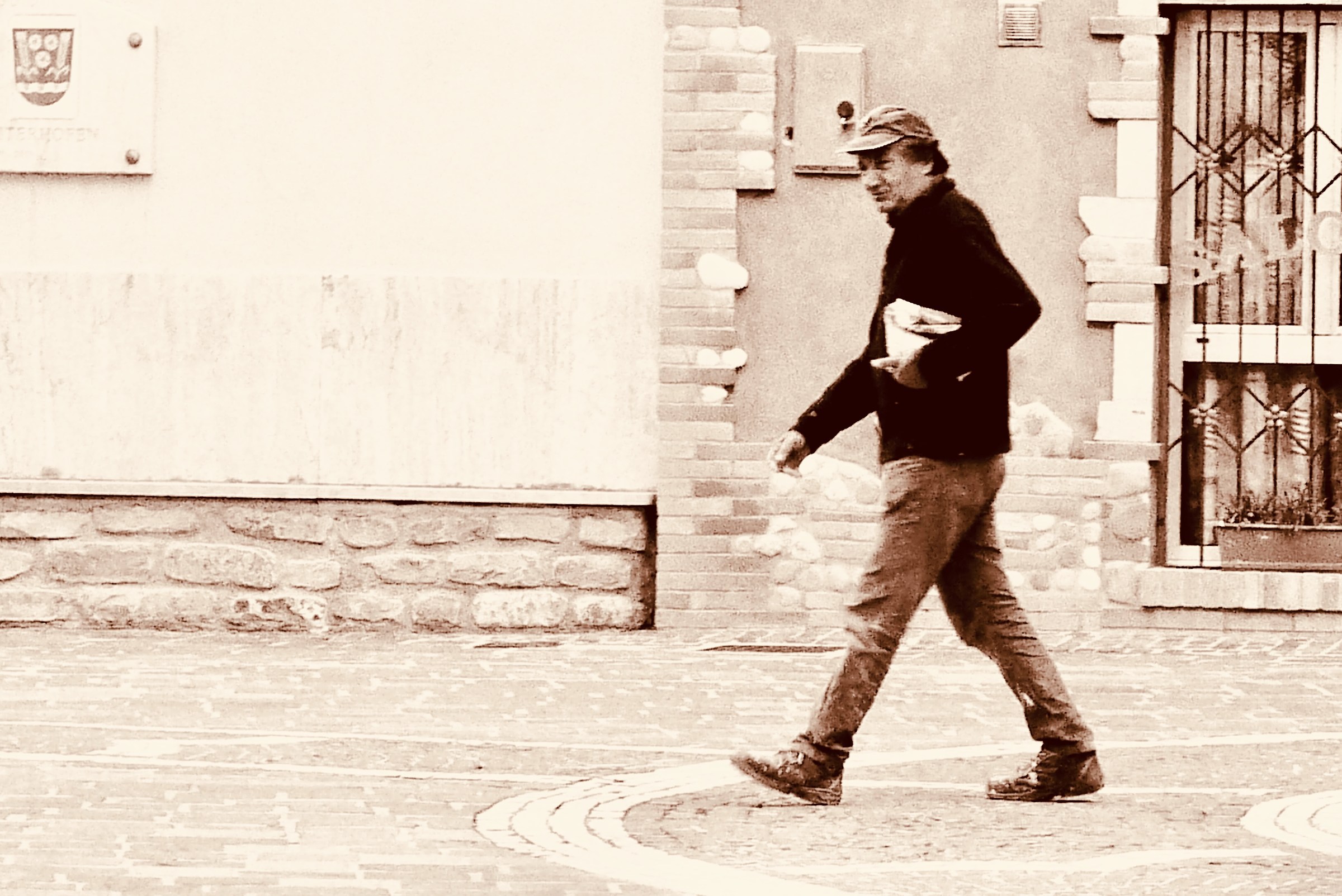 "Give the right mercede to the workers"