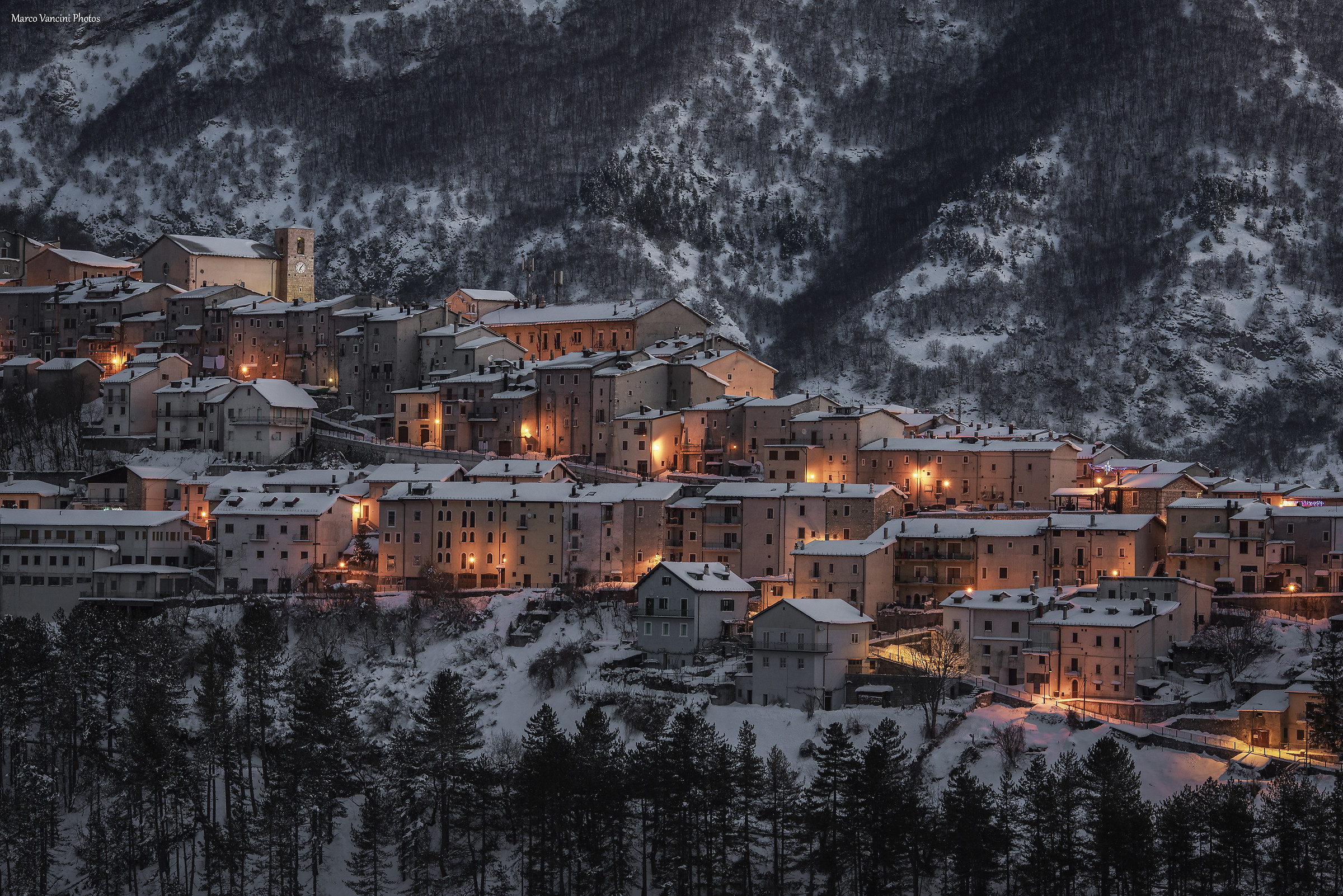 il borgo tra le montagne